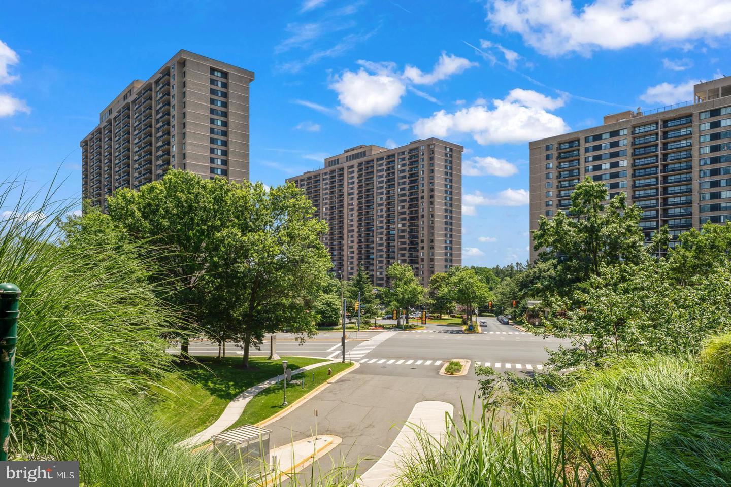 SKYLINE PLAZA - Residential