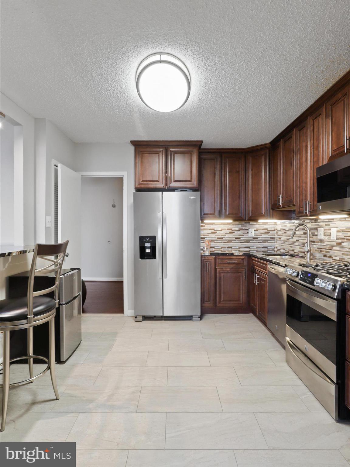 SKYLINE PLAZA - Residential