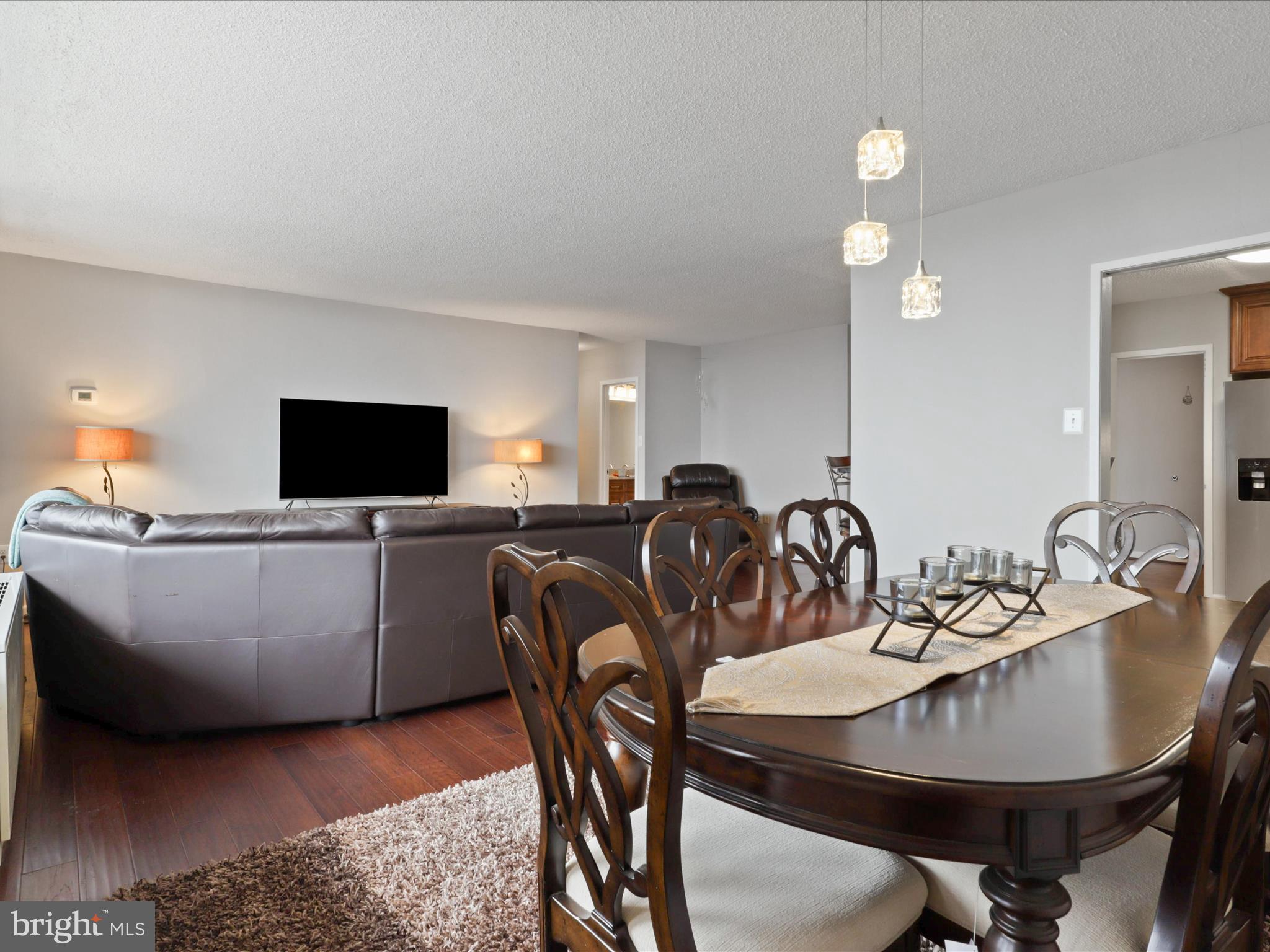 SKYLINE PLAZA - Residential