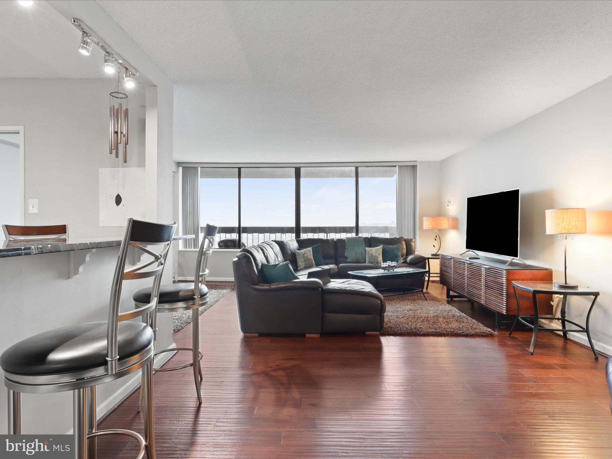 SKYLINE PLAZA - Residential