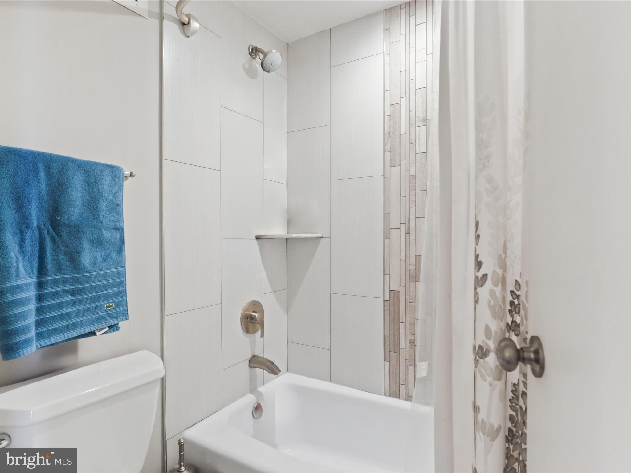 SKYLINE PLAZA - Residential