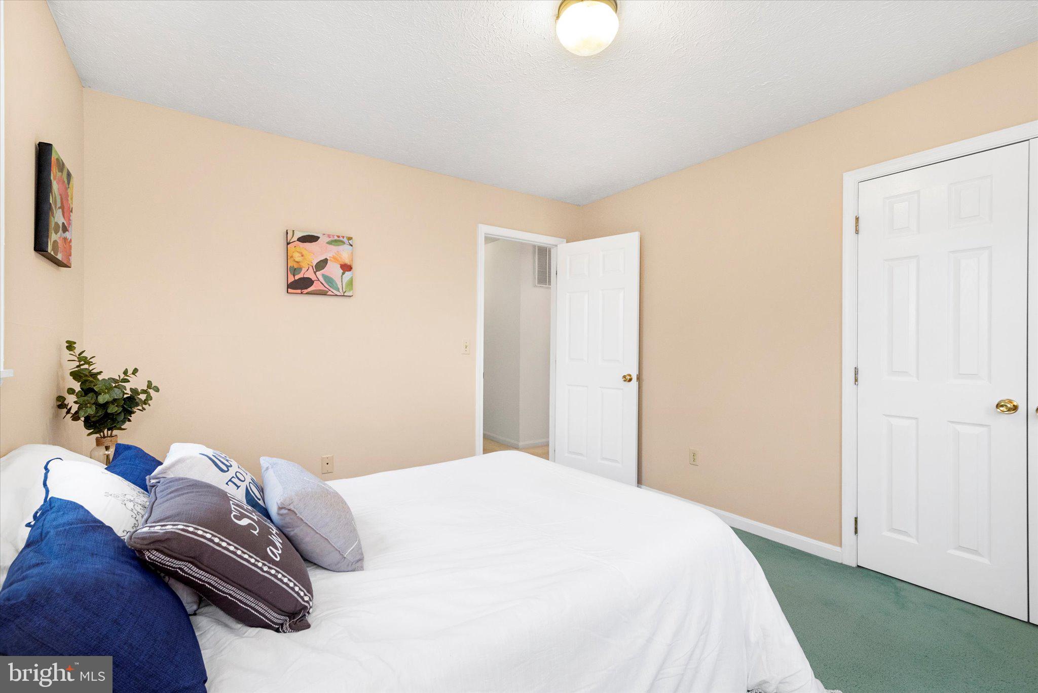 OAK BREEZE - Residential