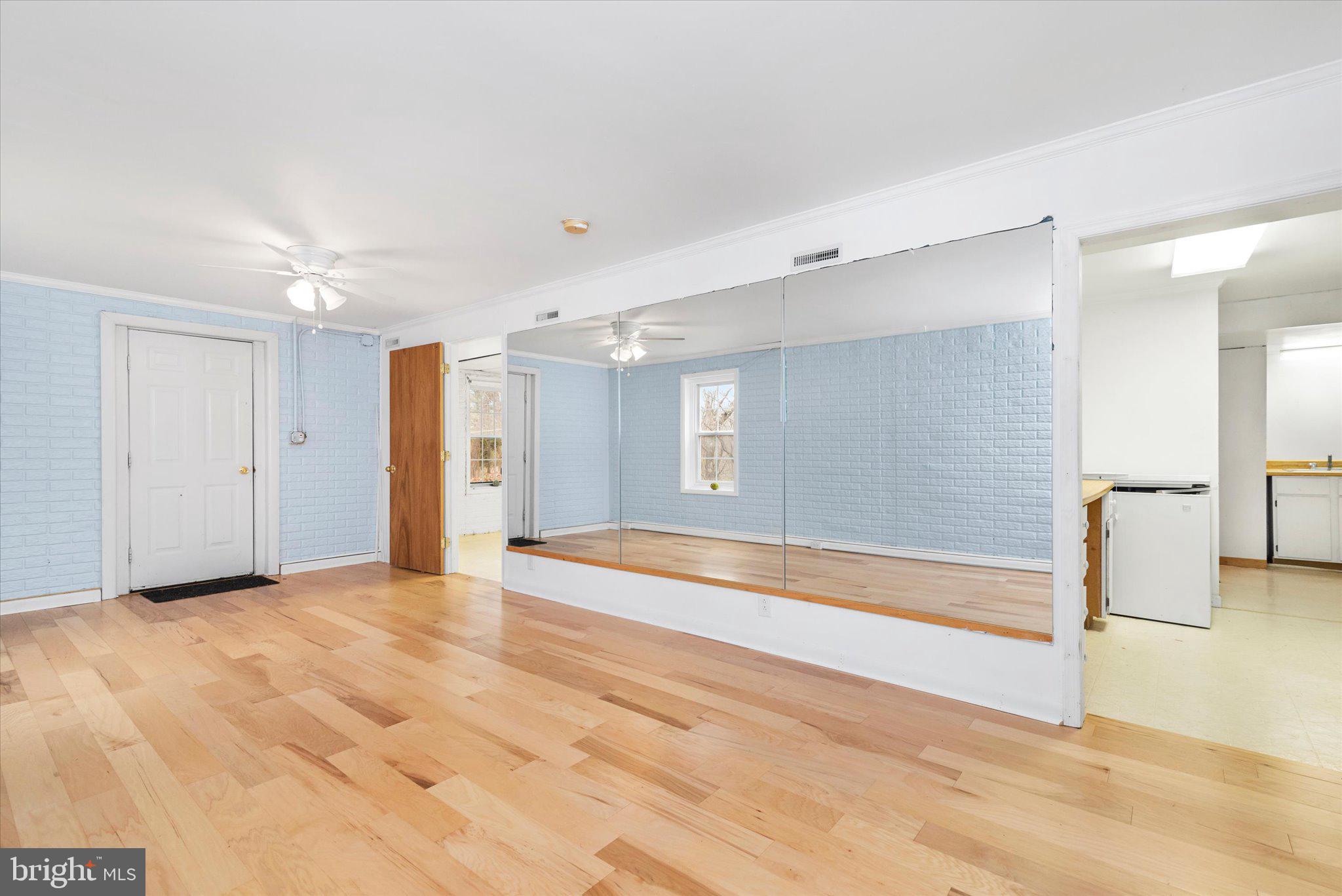 OAK BREEZE - Residential