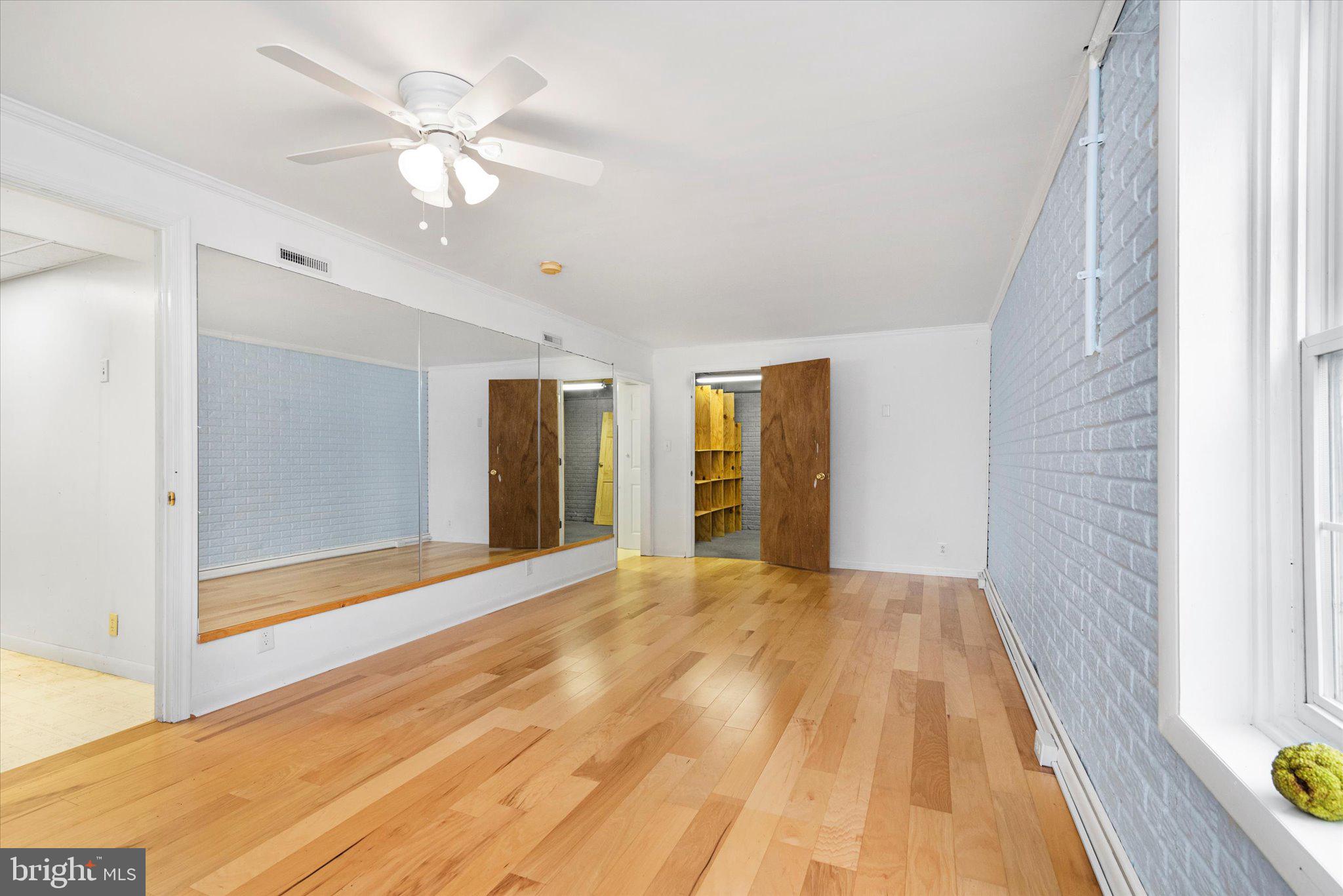 OAK BREEZE - Residential