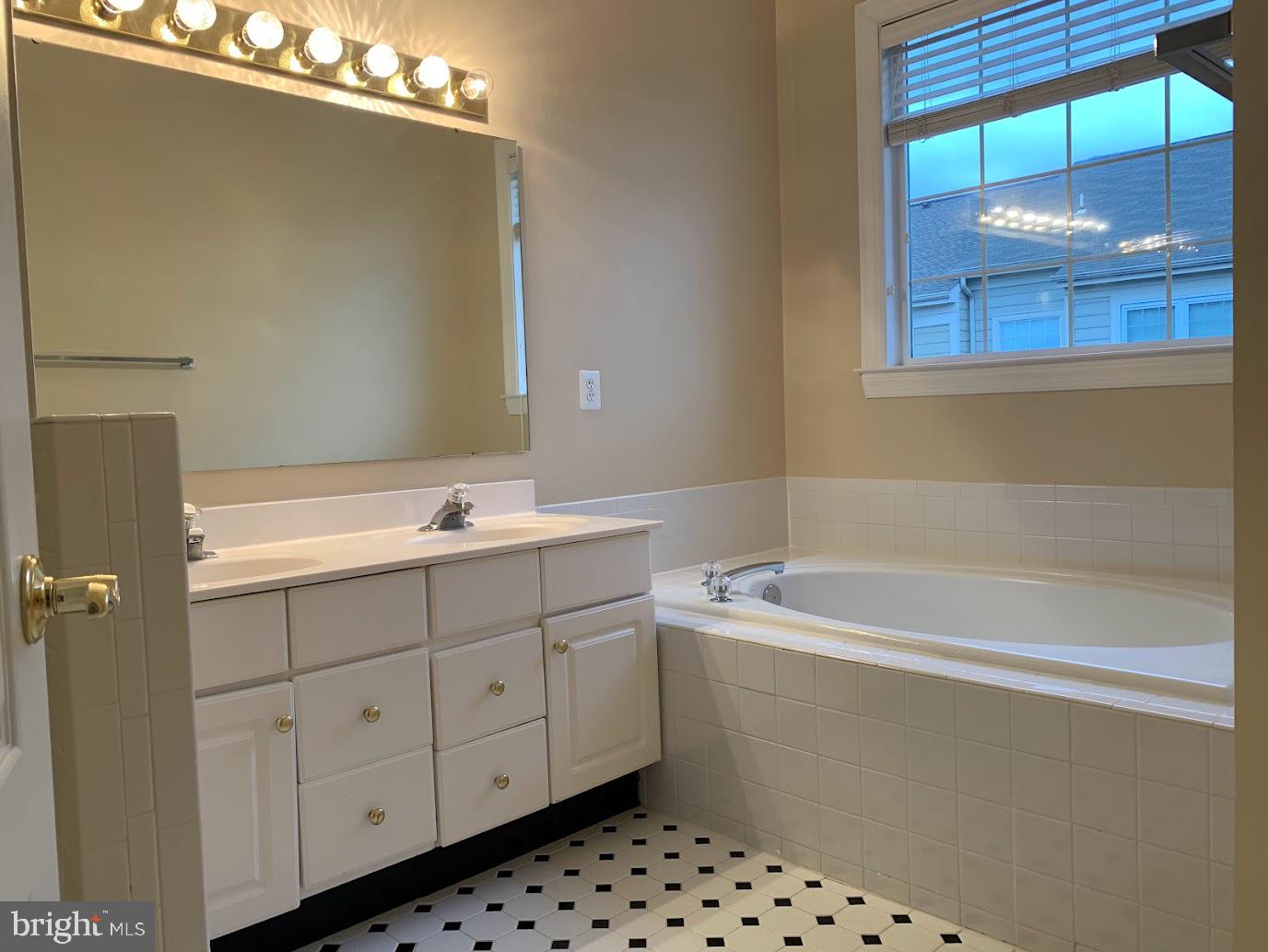 BELMONT BAY - Residential Lease