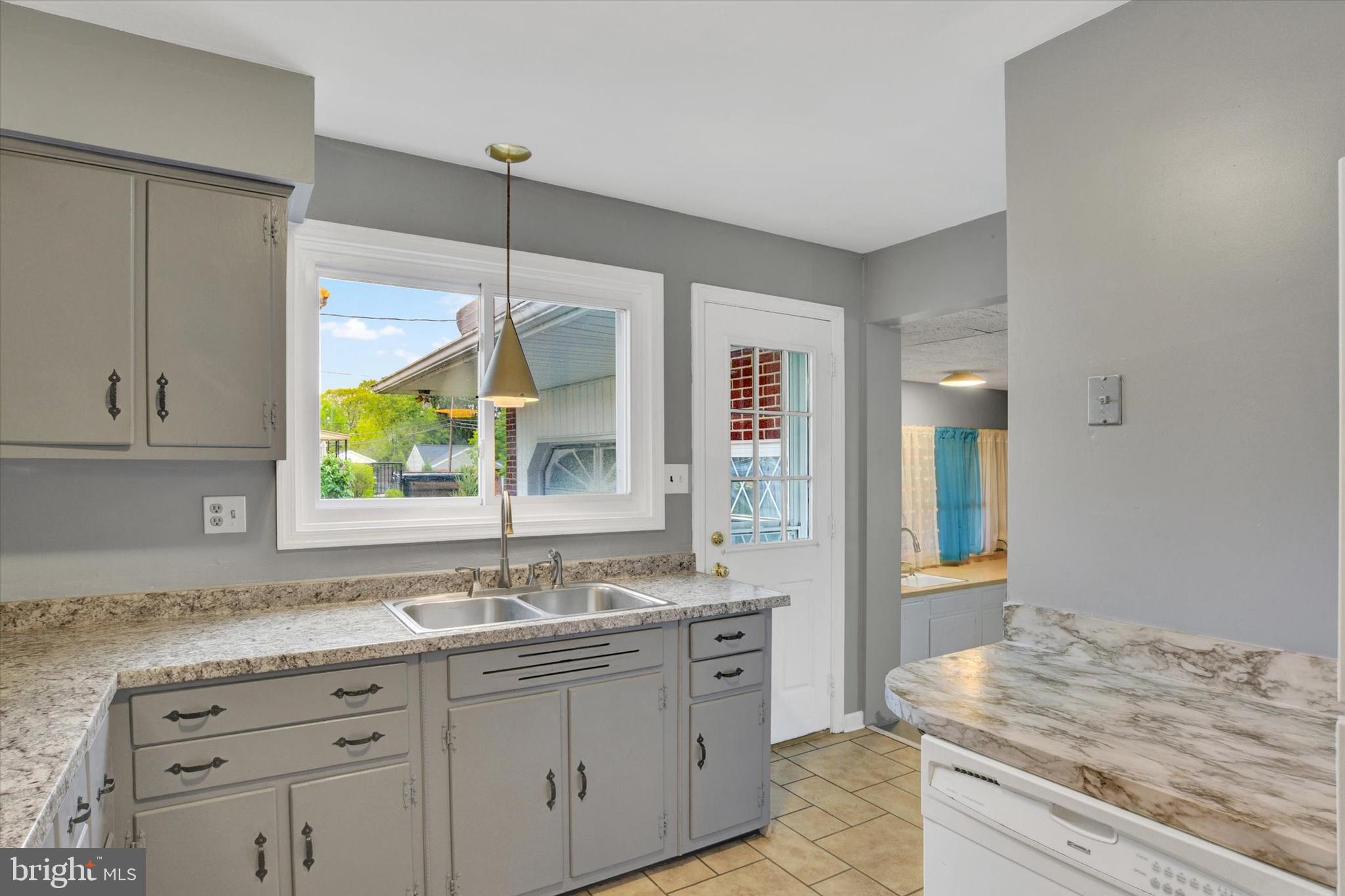 LENKER MANOR - Residential