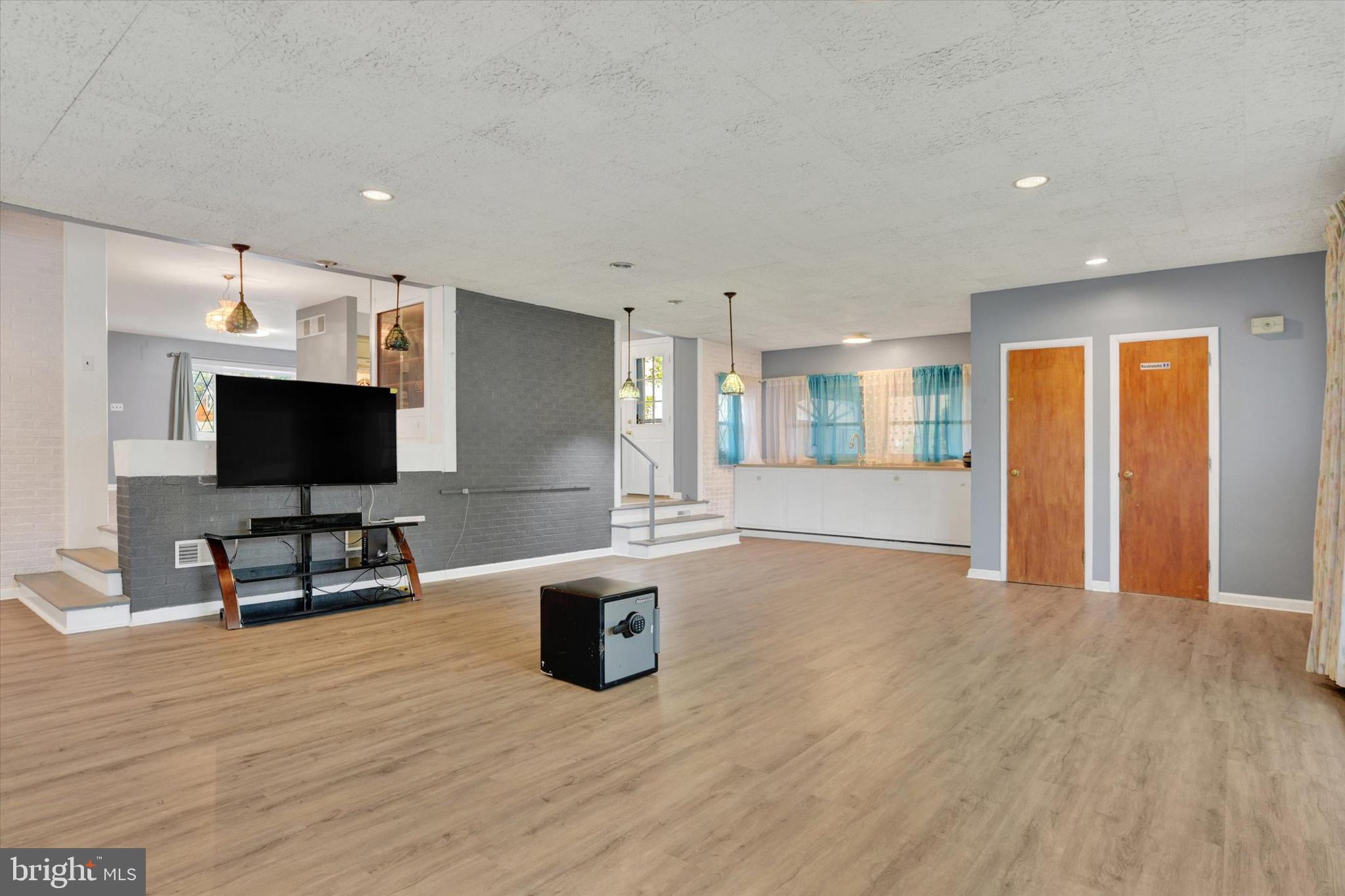 LENKER MANOR - Residential