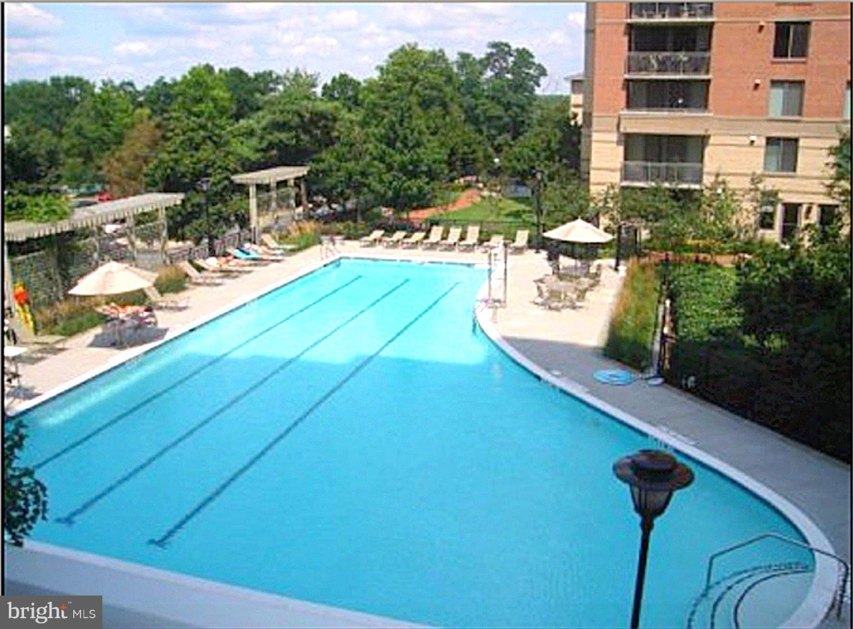 GALLERY AT WHITE FLINT - Residential