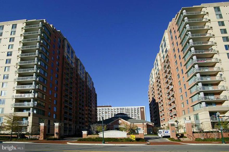 Large One Bedroom condo w/balcony.  Amenities include Granite Counters/Breakfast Bar, In-Unit W/D, Master Bath w/Soaking Tub, Garage Parking.  The Gallery offer 24-hr Concierge, state of the art Fitness Facility, resort style Pool, Convenience Store, Media Room, Wi-Fi, Great Room w/Fire Place & Baby Grand. Ideally located next to Whiteflint Metro and the new Pike & Rose town center.