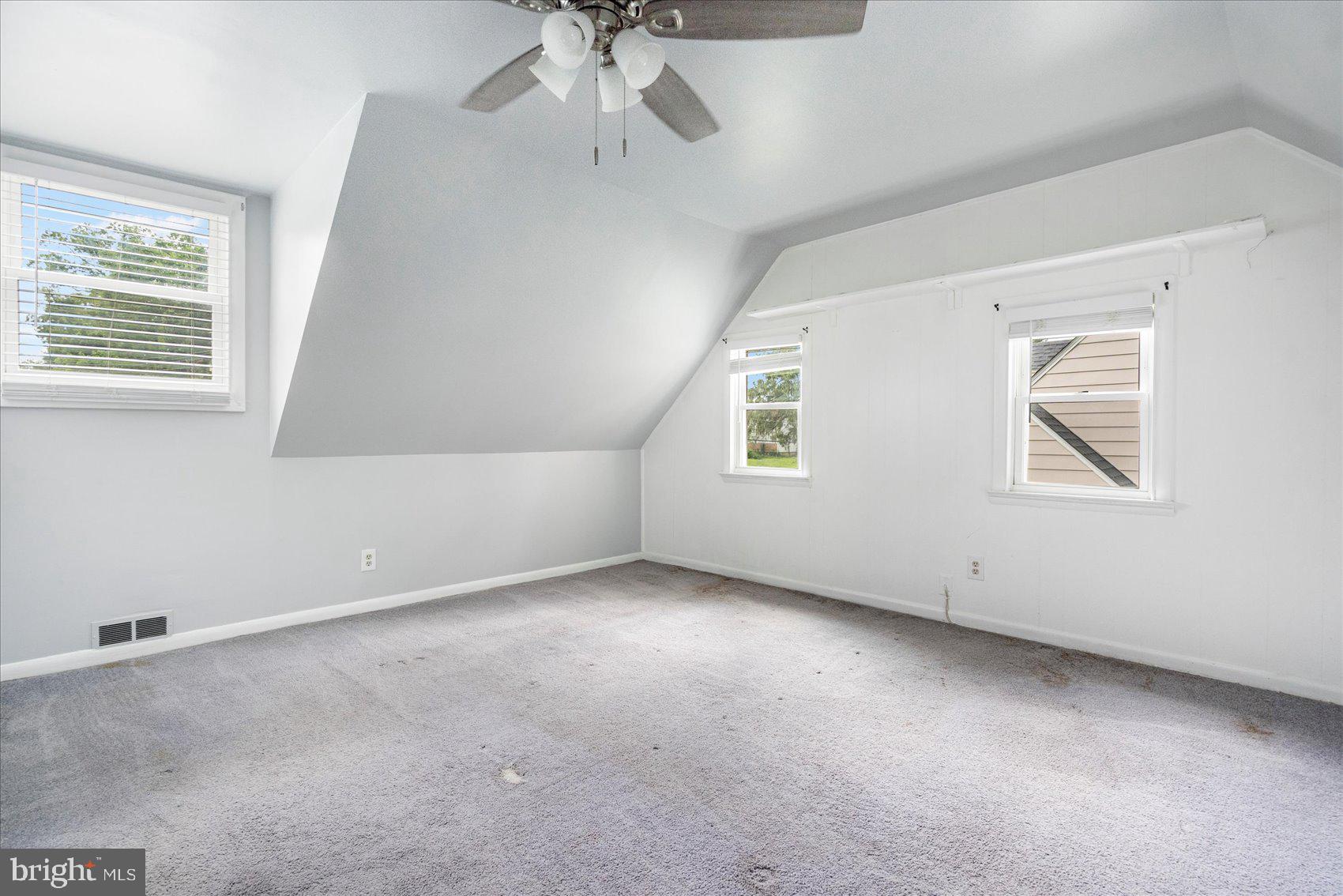 LAKE WALKER - Residential