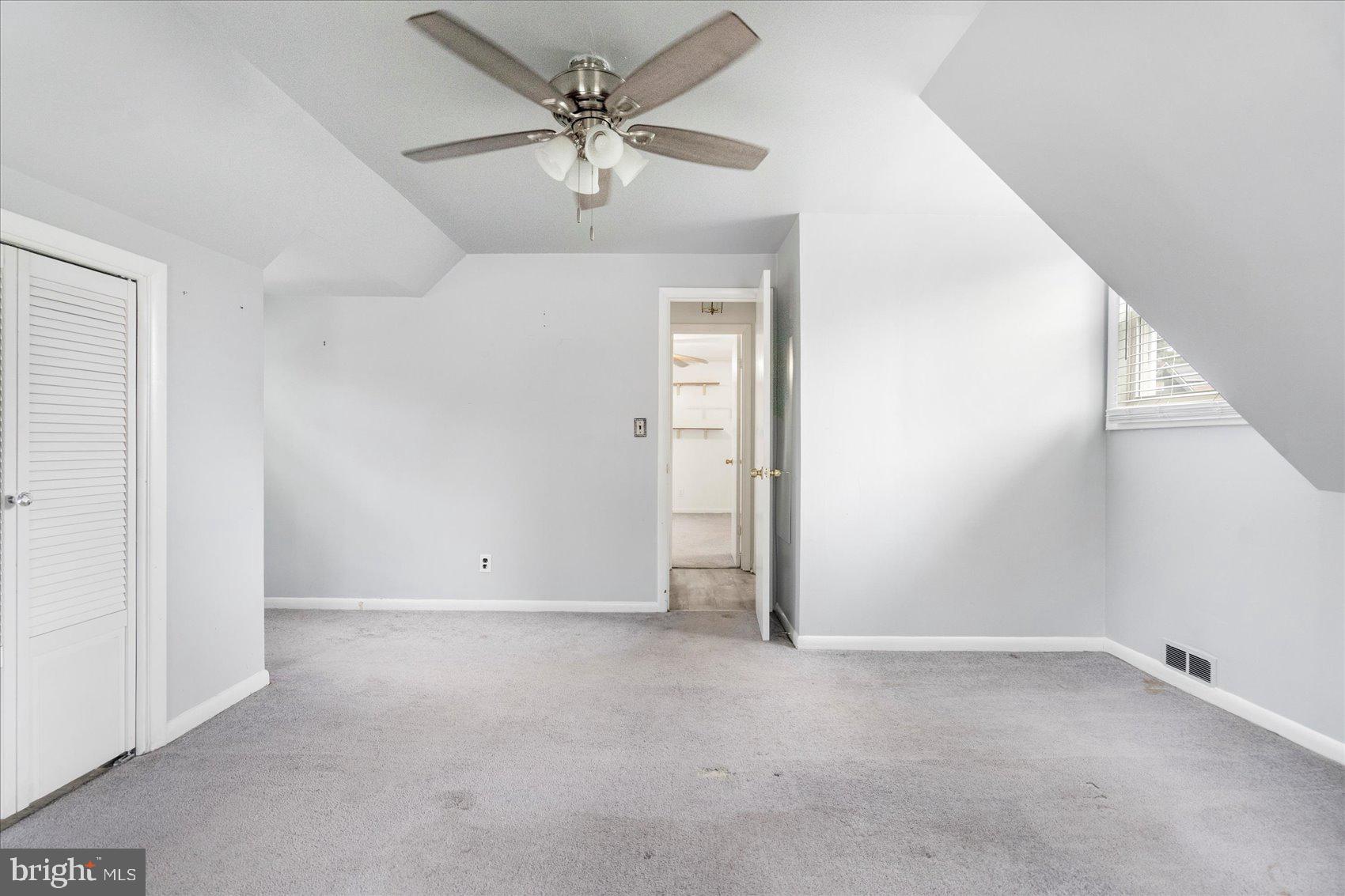 LAKE WALKER - Residential