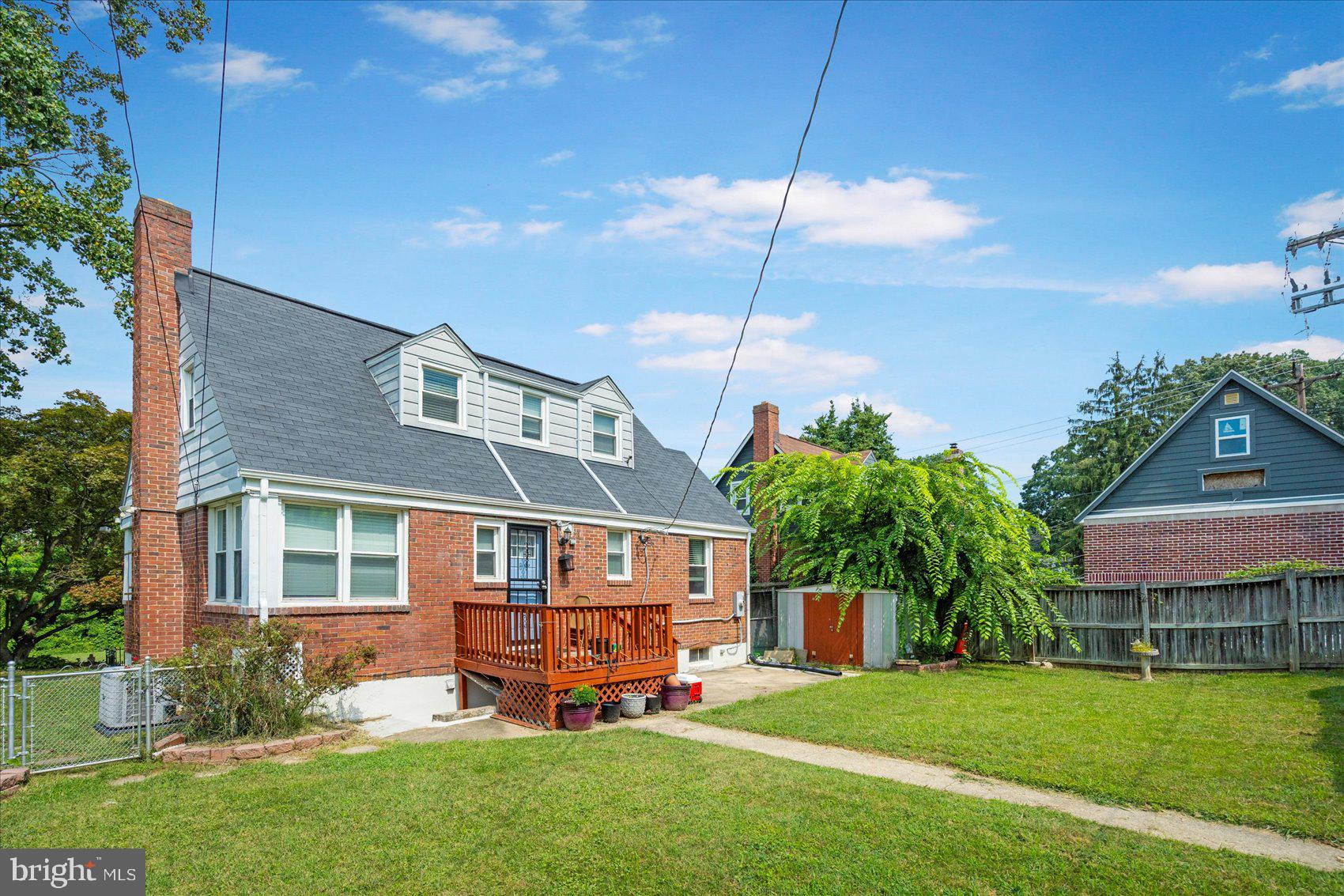 LAKE WALKER - Residential