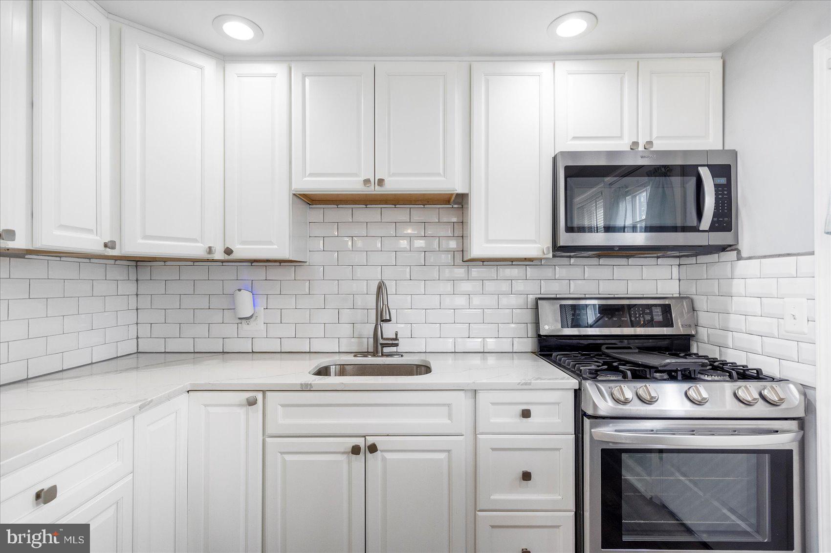 LAKE WALKER - Residential