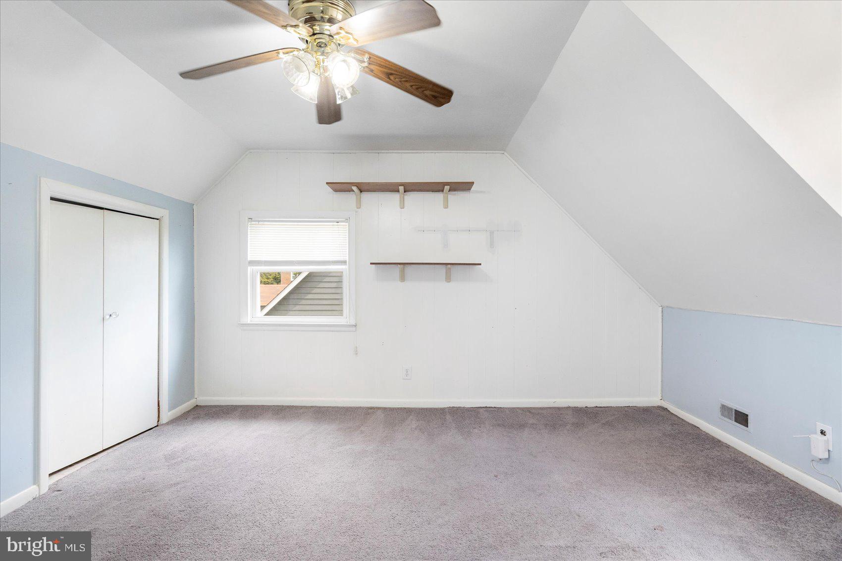 LAKE WALKER - Residential