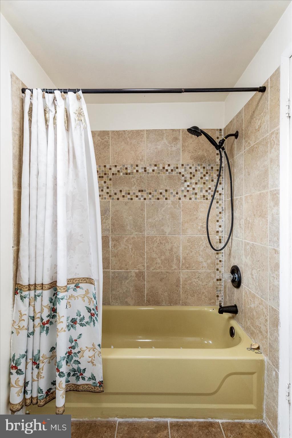 LAKE WALKER - Residential