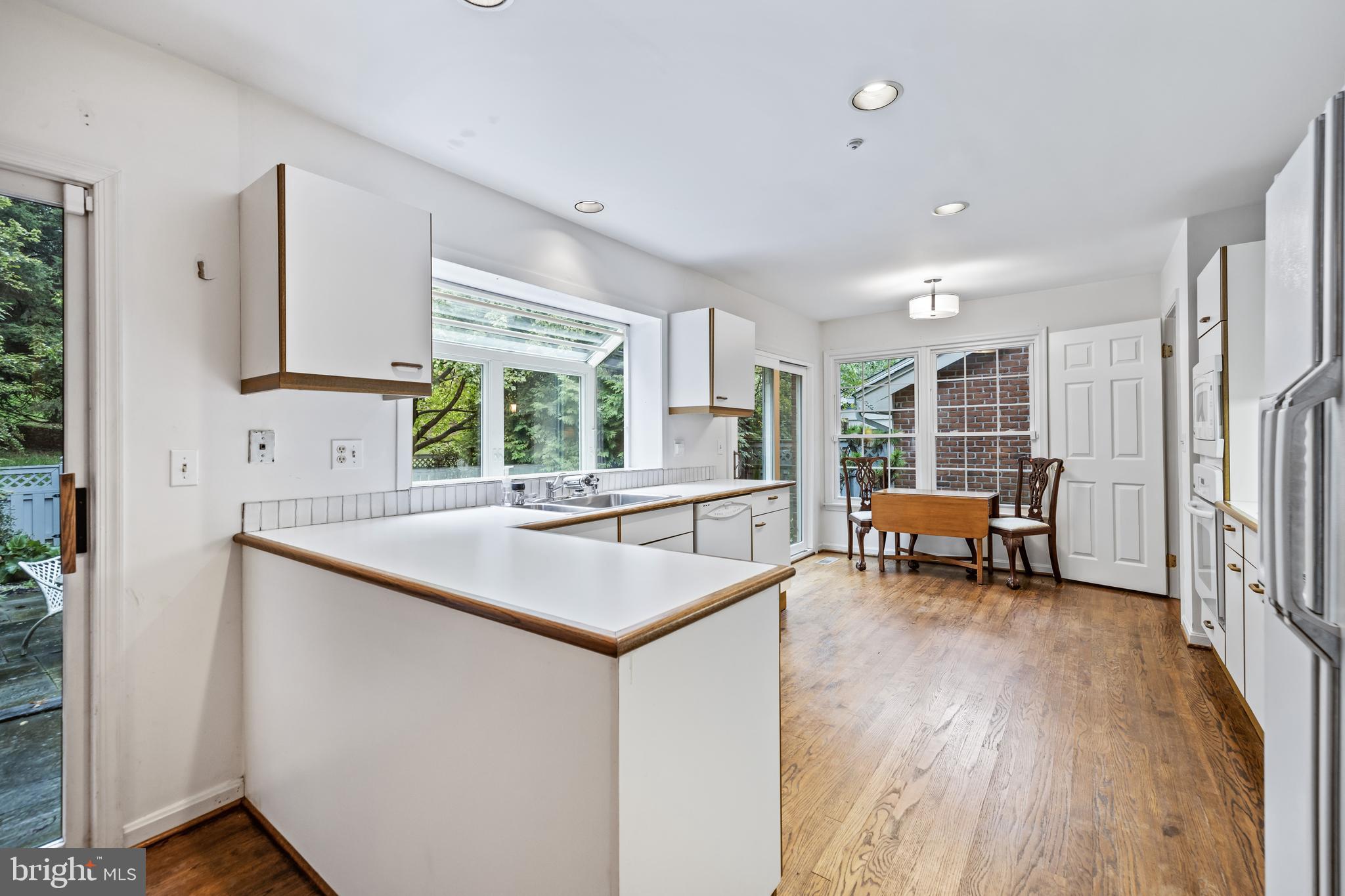 THE MEADOWS OF GREEN SPRING - Residential