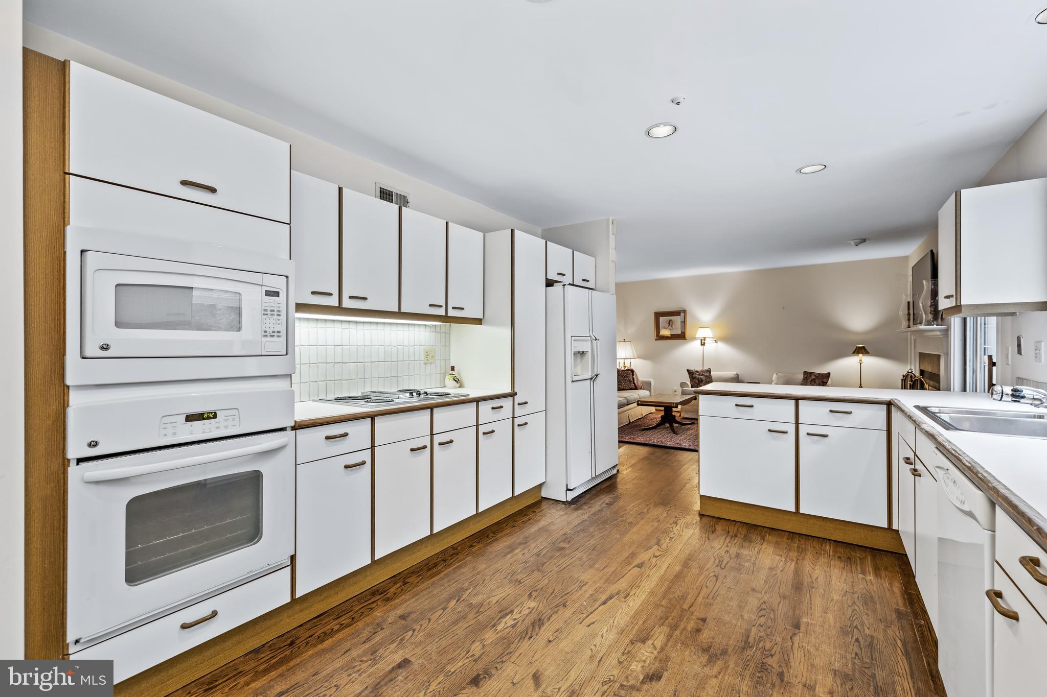 THE MEADOWS OF GREEN SPRING - Residential