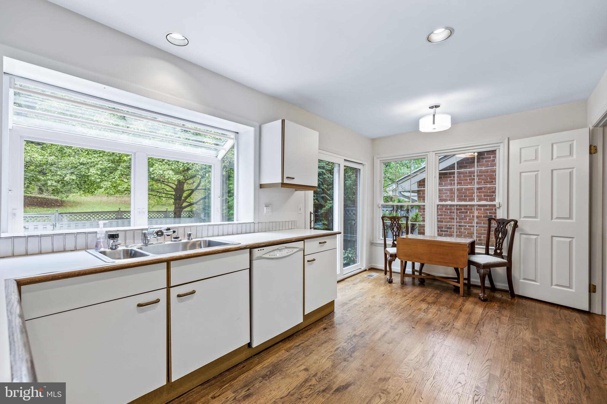 THE MEADOWS OF GREEN SPRING - Residential