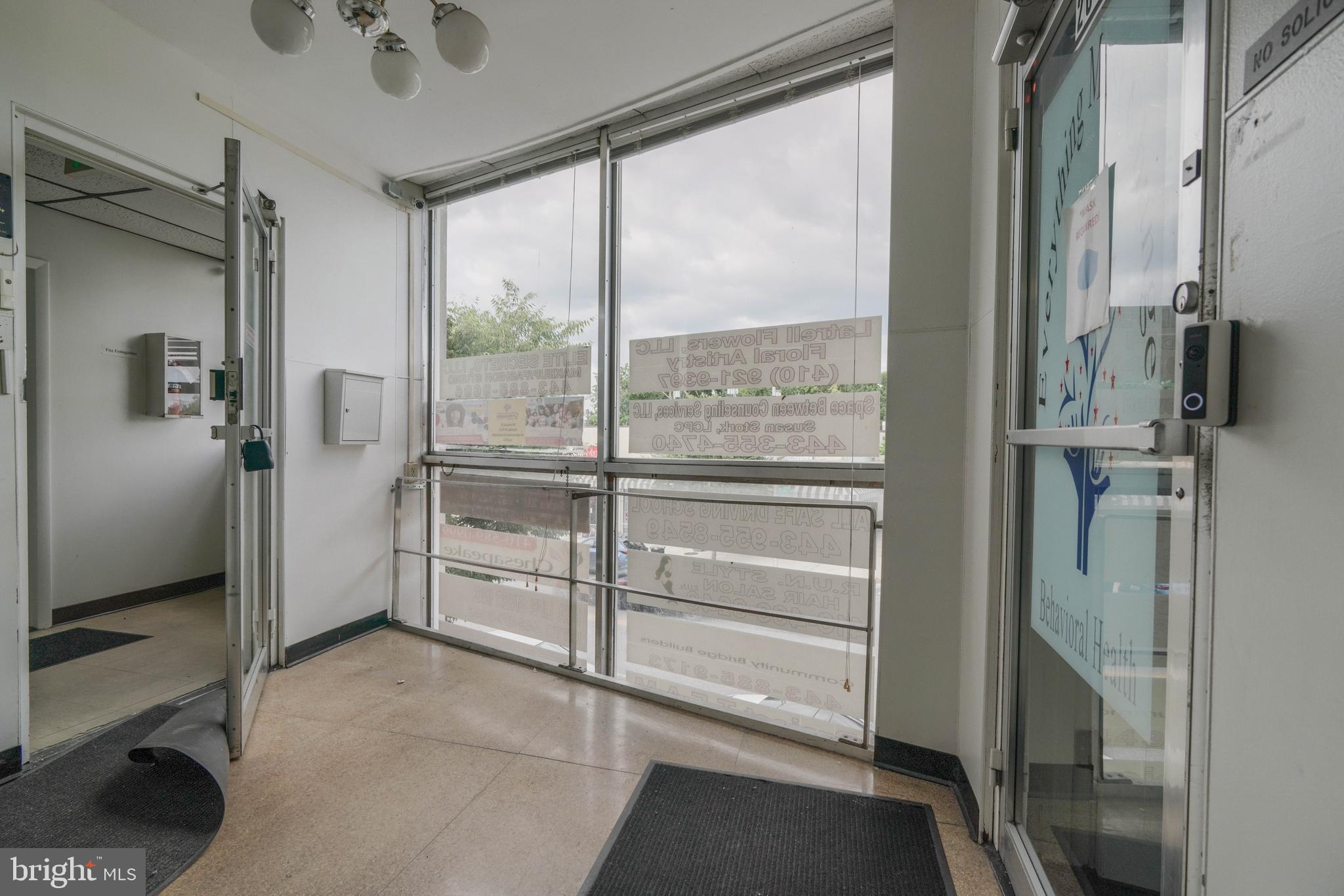 BELVEDERE SQUARE - Commercial Sale