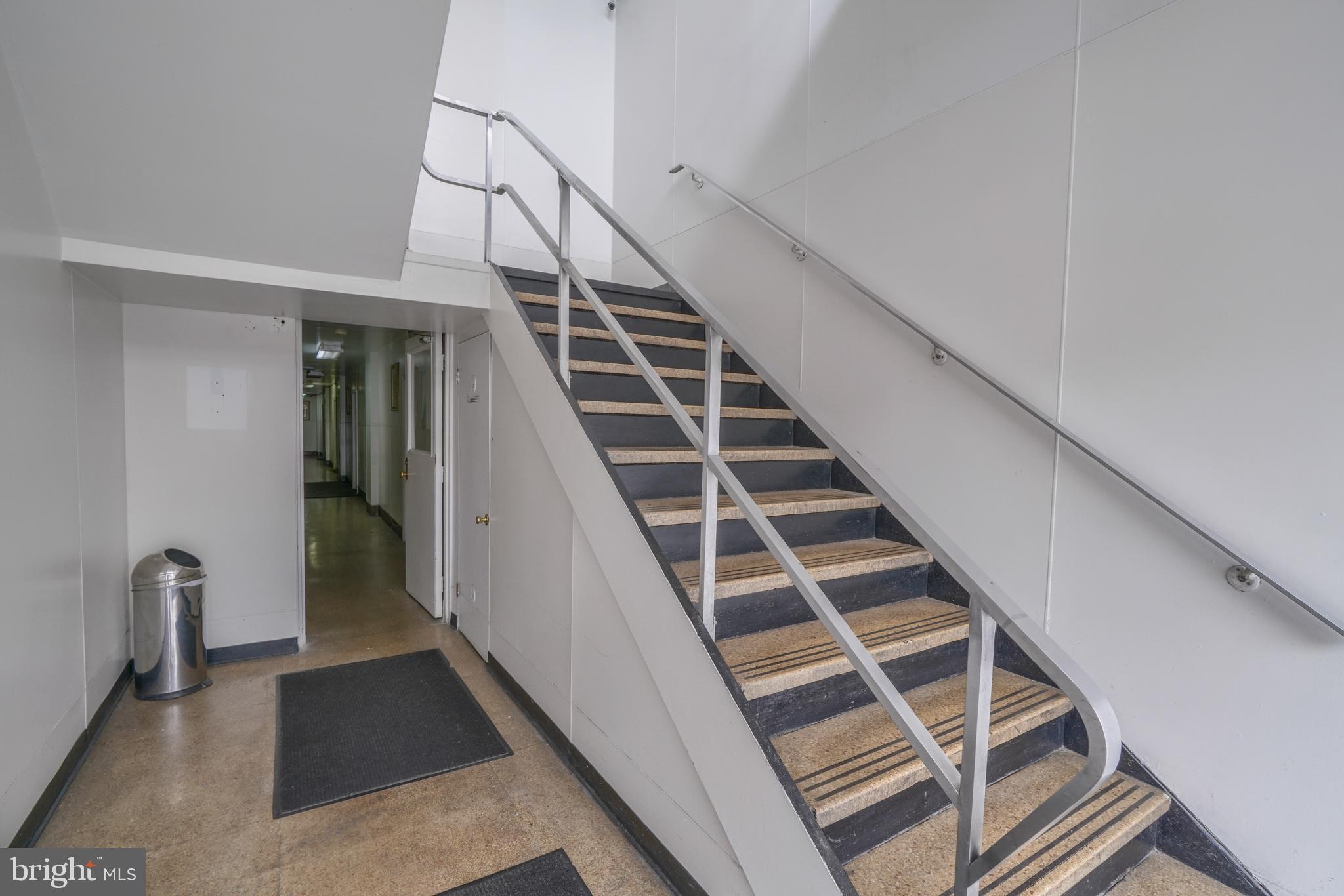 BELVEDERE SQUARE - Commercial Sale