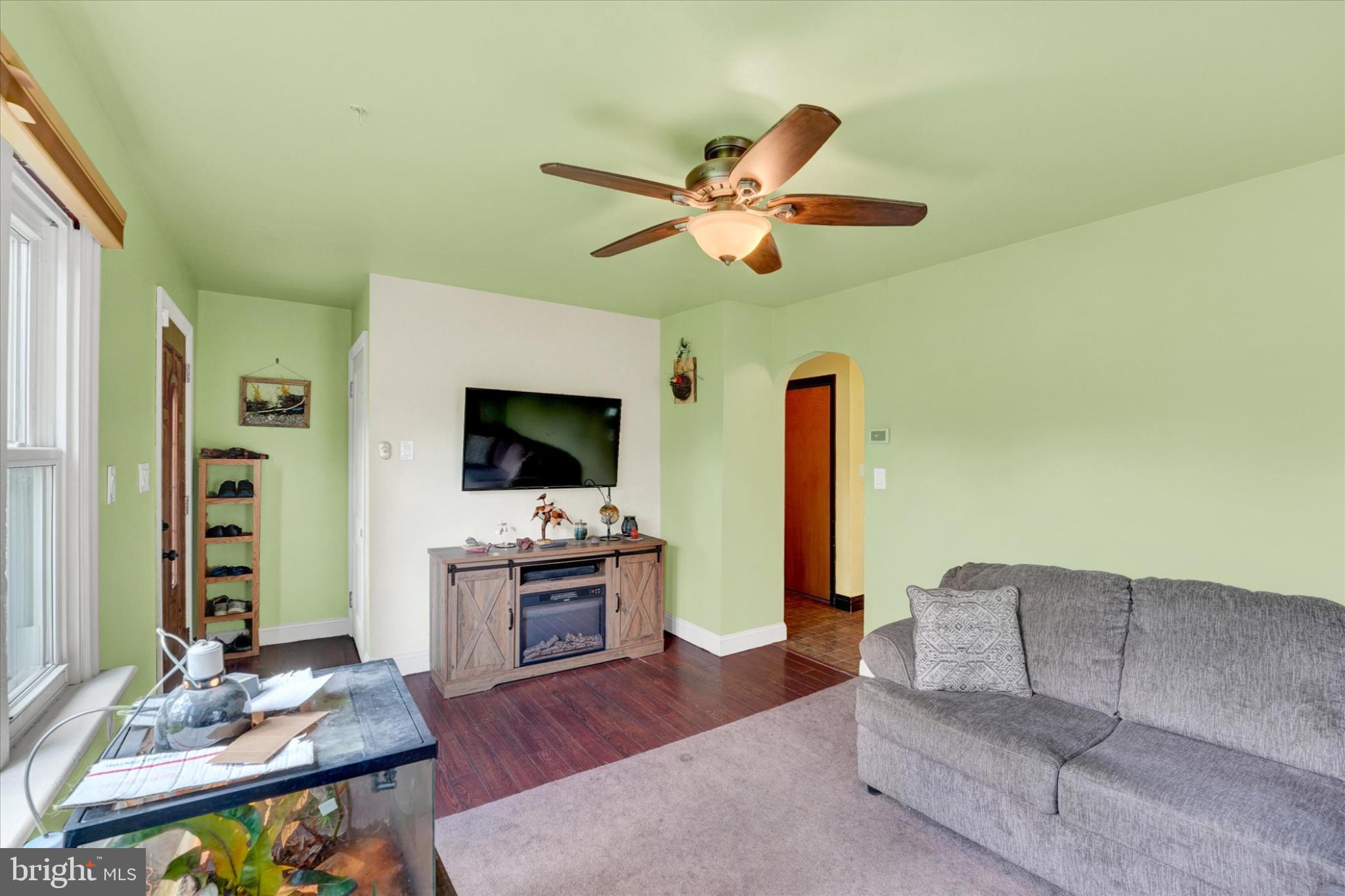 809 VAN REED ROAD