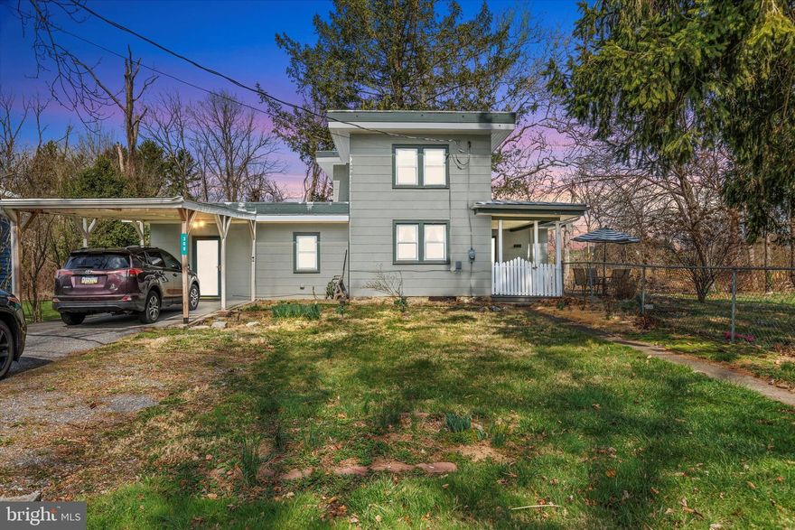 This peaceful property nestled on the side of the creek. with a lot of natural light coming in, has a cabin style bedroom on the main floor and 2 bedrooms upstairs, kitchen looking outside  to the creek view, 2 full bathrooms, 2 living rooms and an enormous deck for all your spring and summer activities. and a cozy fire pit on the corner. This property is calling all nature lovers.