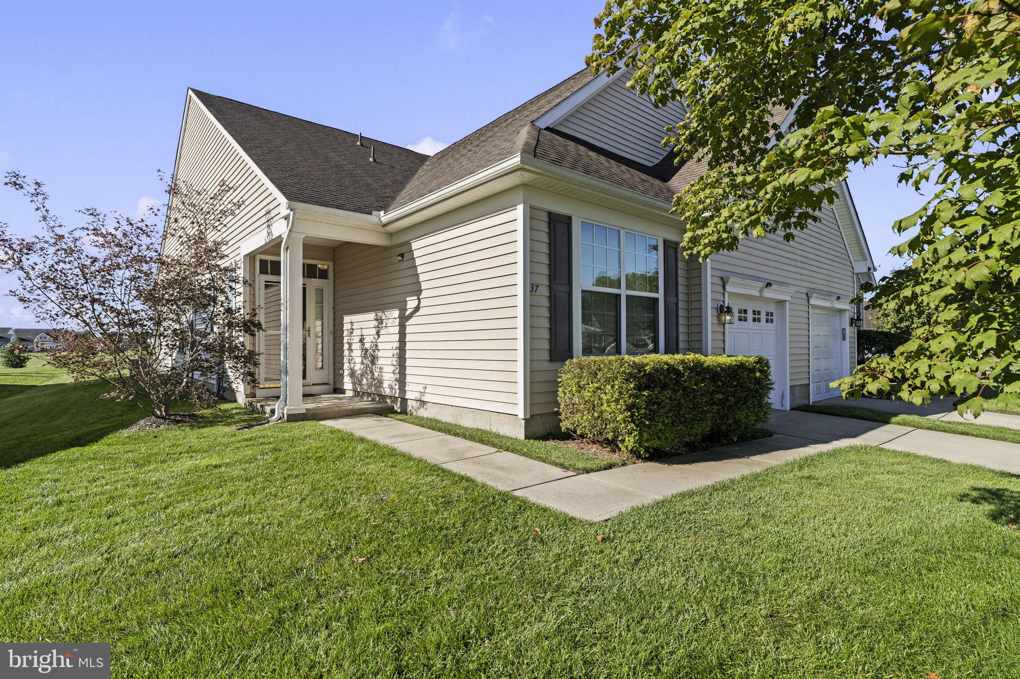 37 E DEHART AVENUE
