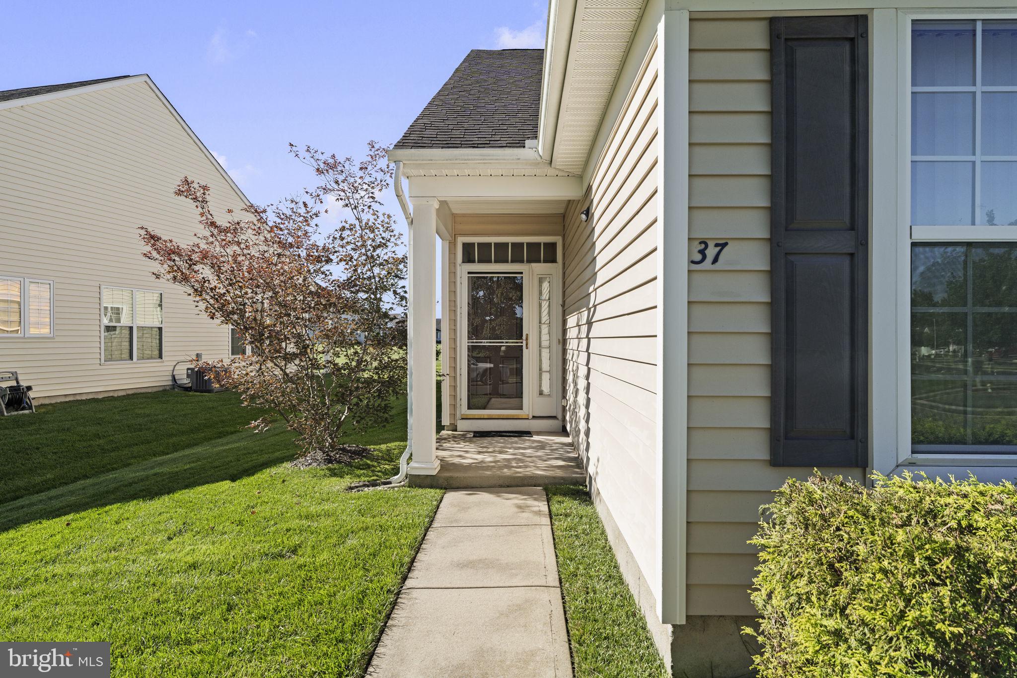 37 E DEHART AVENUE