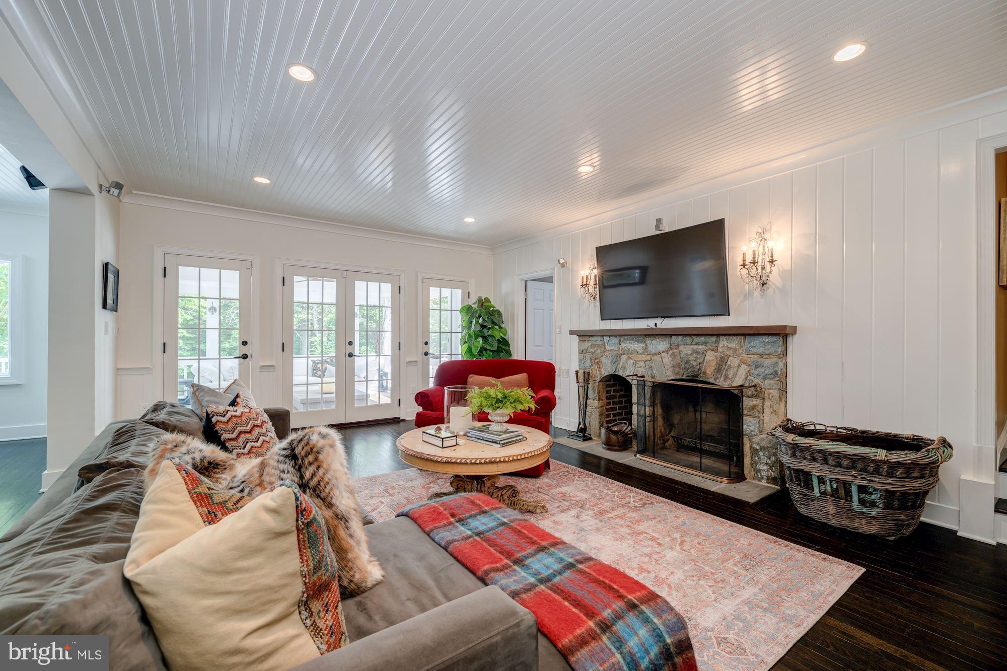 POTOMAC OVERLOOK - Residential