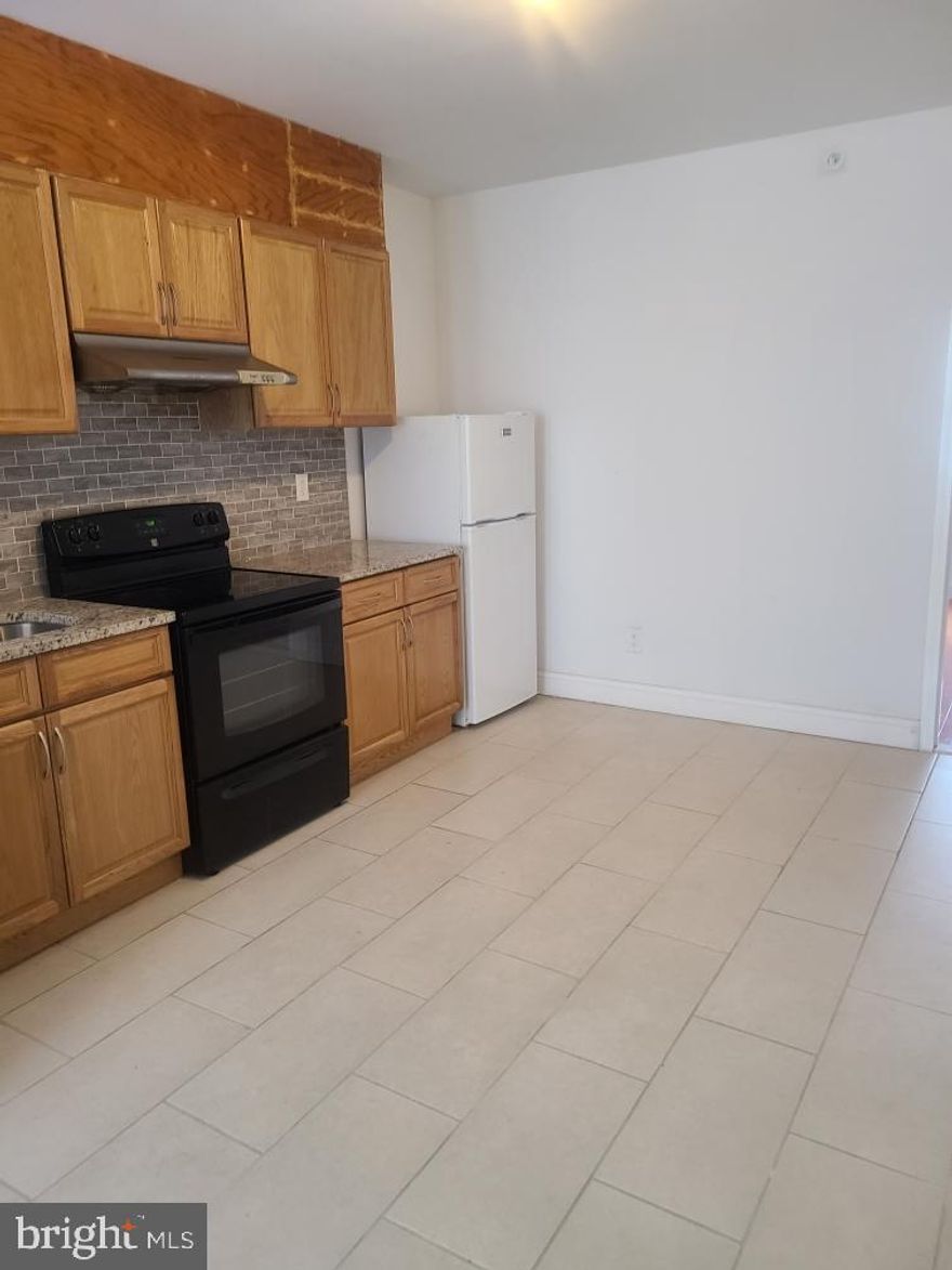 Newly renovated!  Hardwood floors, stainless steel appliances, granite countertops, brand new kitchen, central air. This apartment is located in university city, close to UPenn, Drexel, University of the sciences, Clark park and transportation.