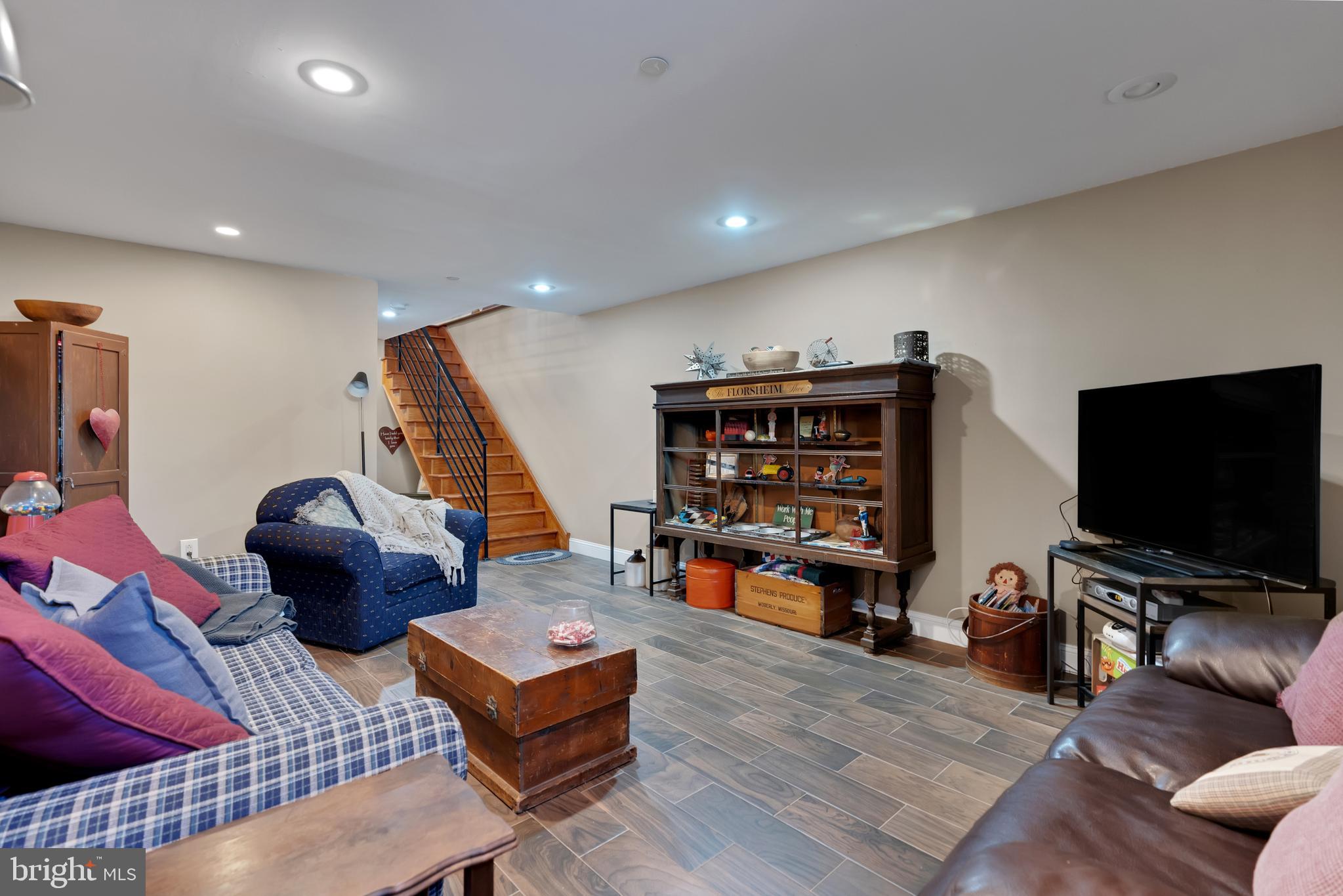 DICKINSON NARROWS - Residential