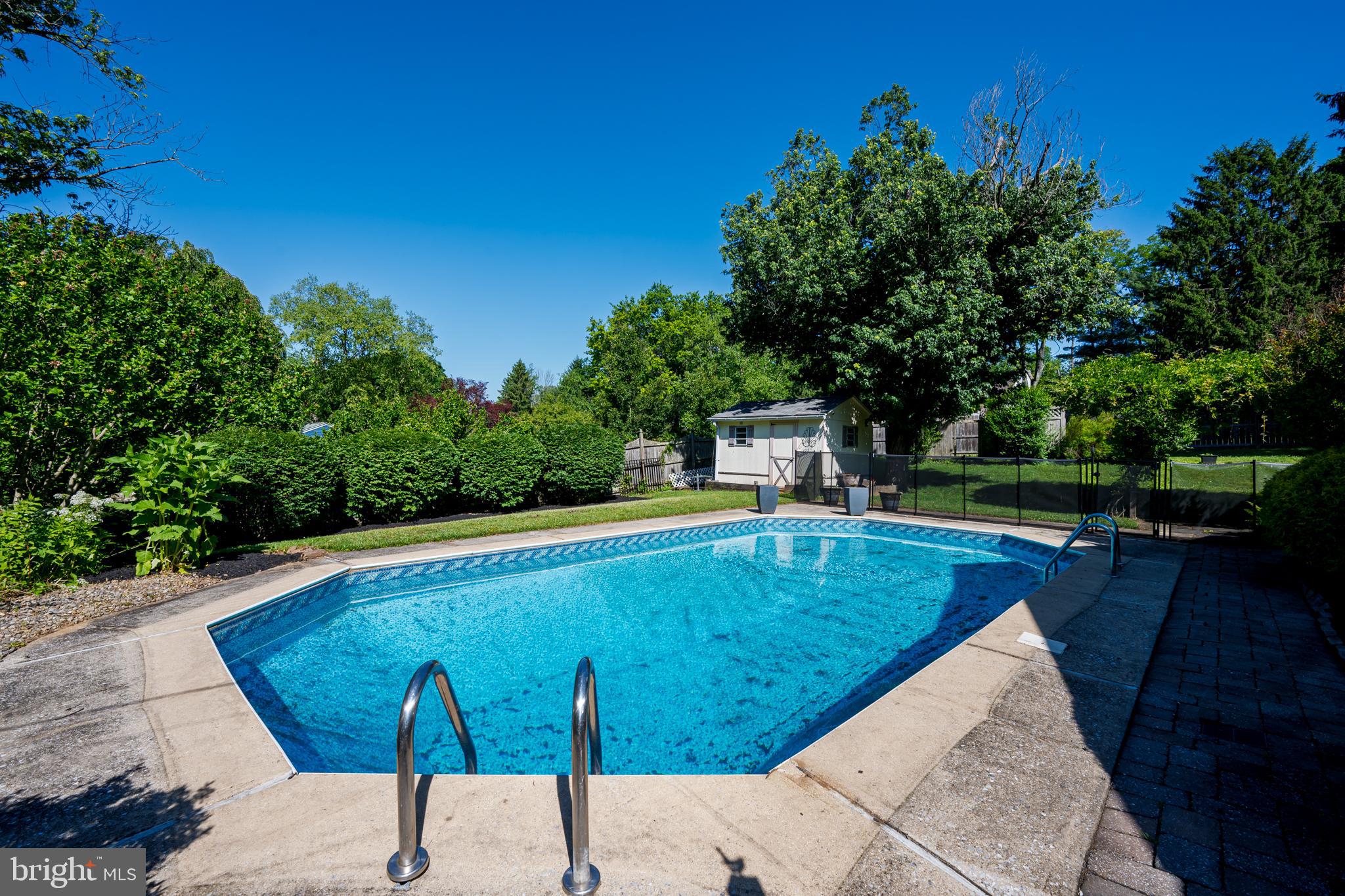 912 SPRINGWOOD DRIVE