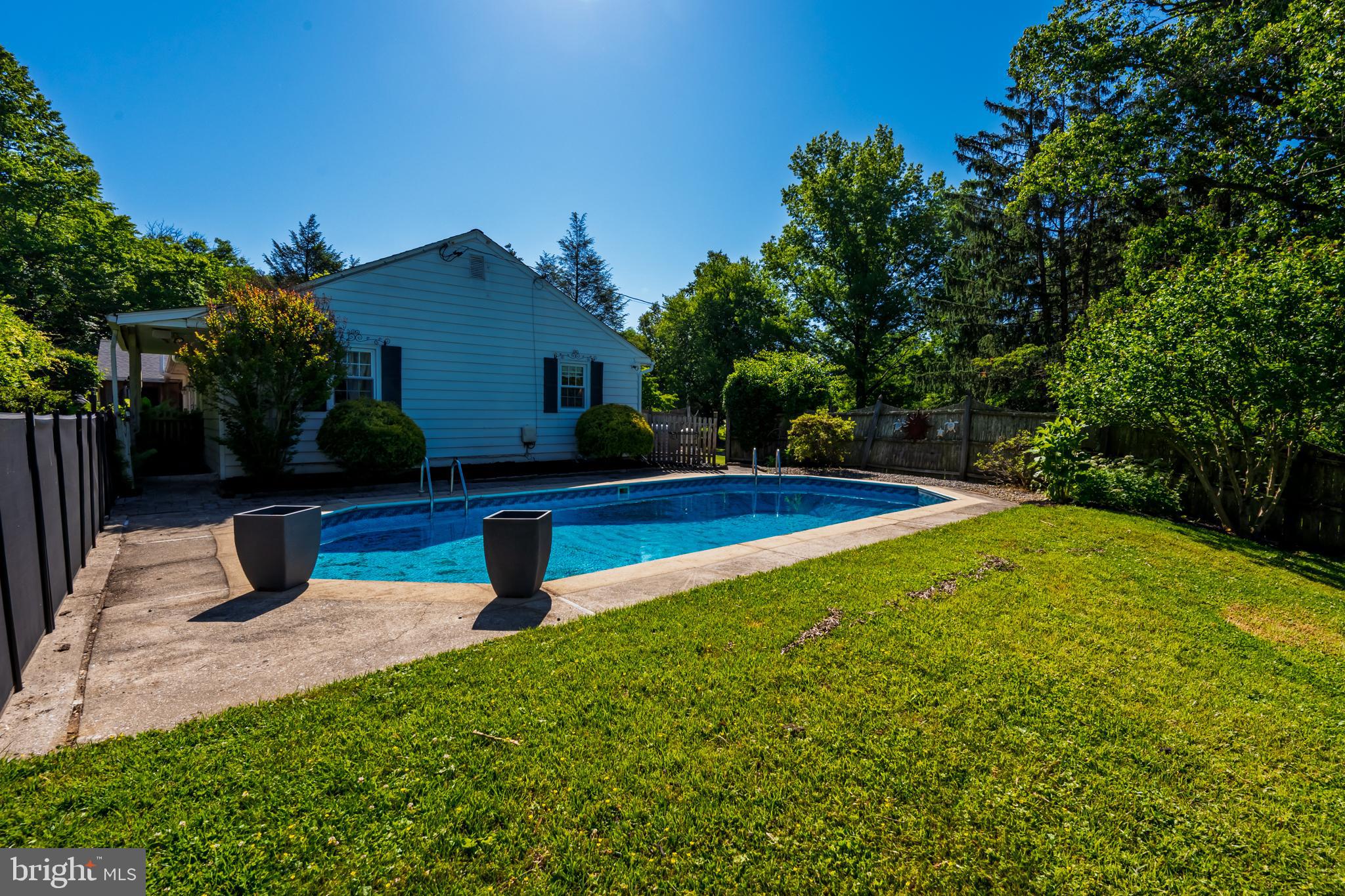 912 SPRINGWOOD DRIVE