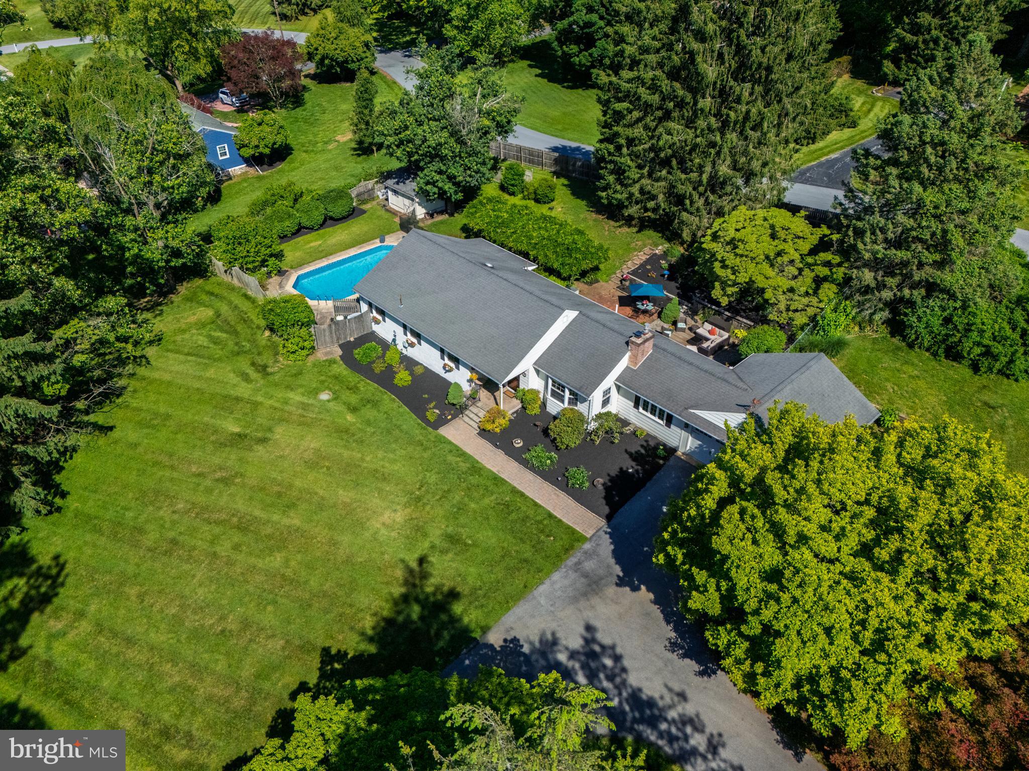912 SPRINGWOOD DRIVE