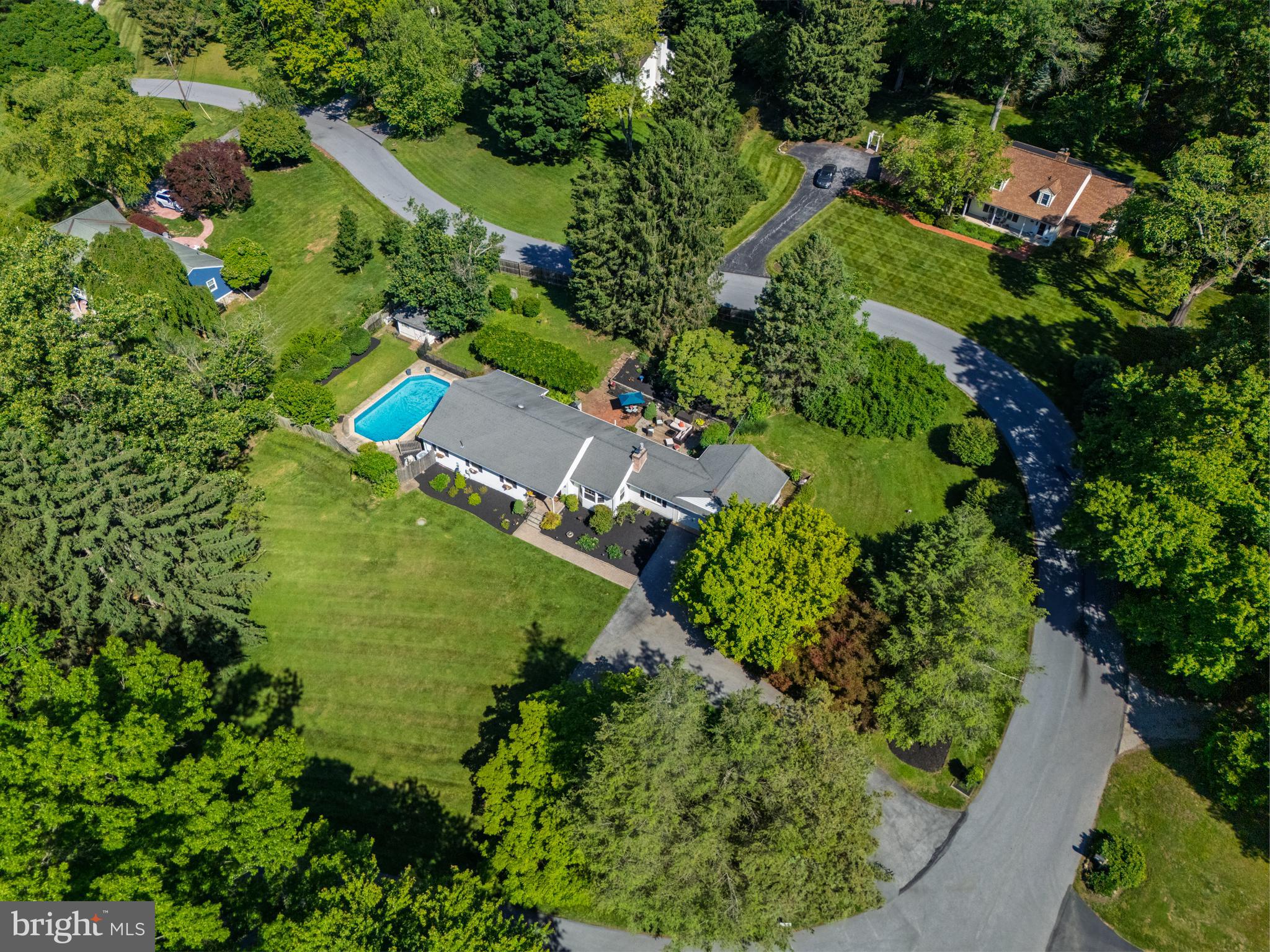 912 SPRINGWOOD DRIVE