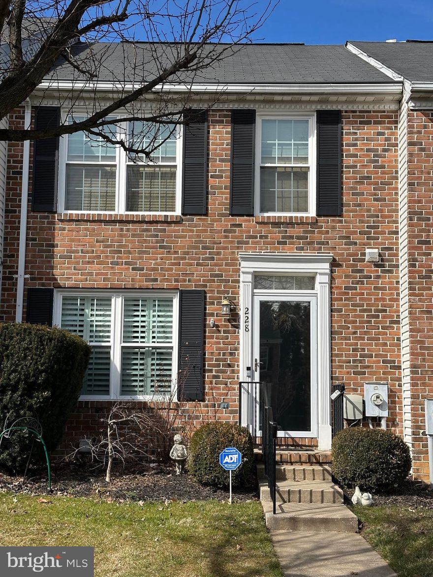 Simultaneously listed and under contract.