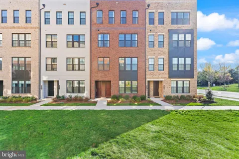 43470 Danville Terrace, Ashburn, VA MLS: VALO2092766