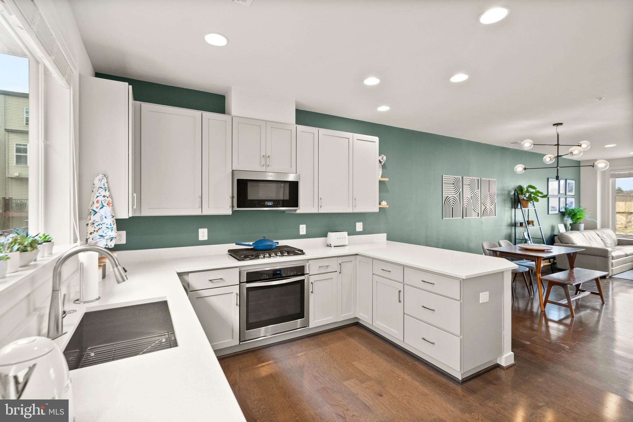 WESTSIDE AT SHADY GROVE METRO - Residential