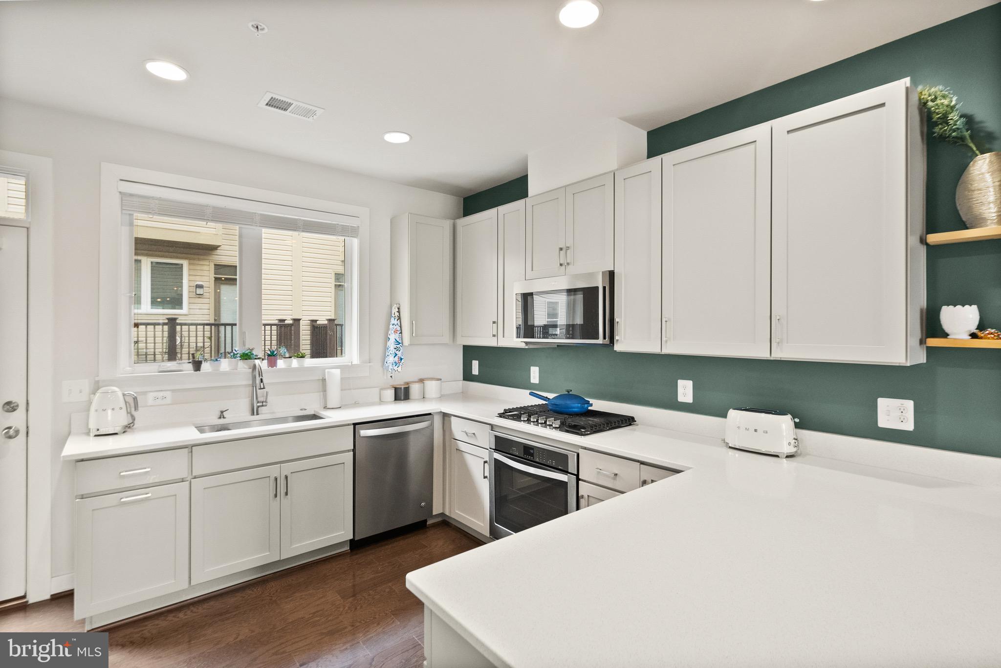 WESTSIDE AT SHADY GROVE METRO - Residential