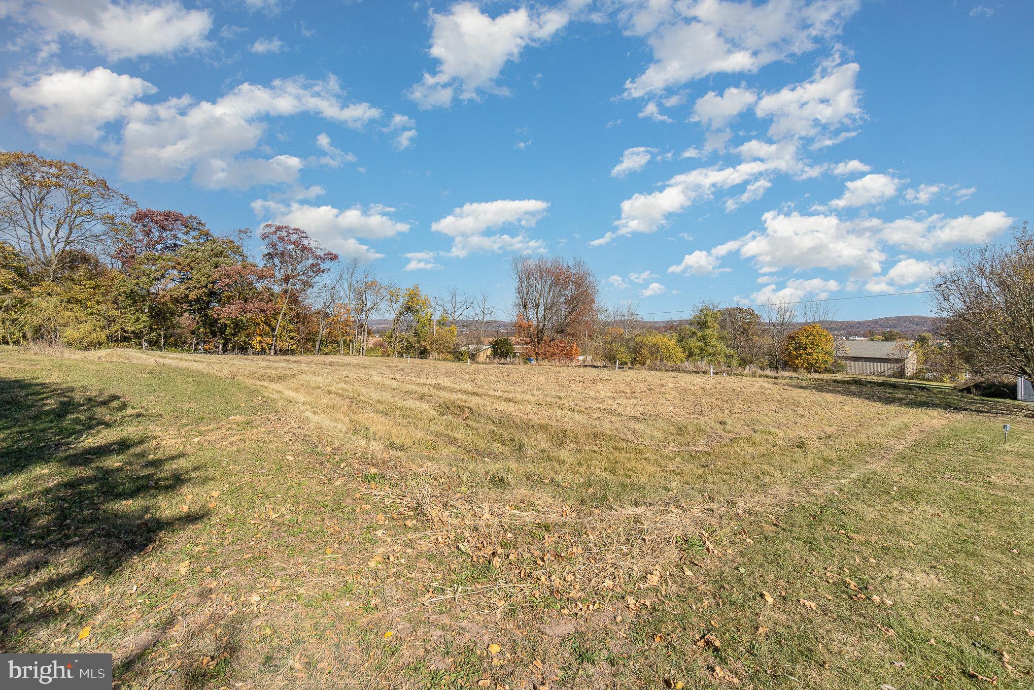 105 CARRIAGE WAY 2 LOT