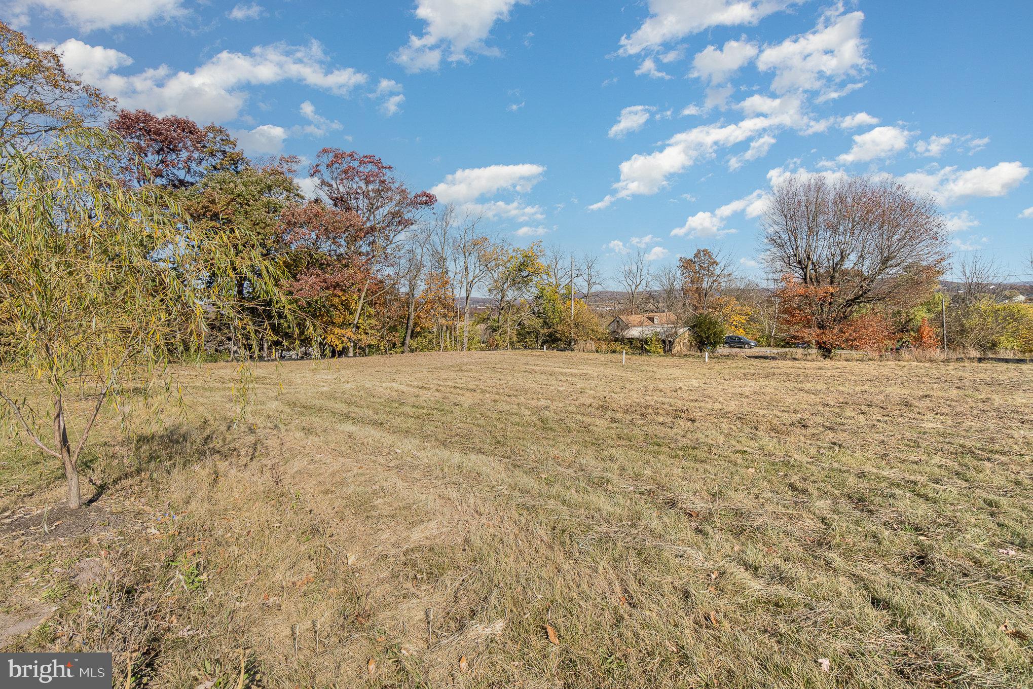 105 CARRIAGE WAY 2 LOT