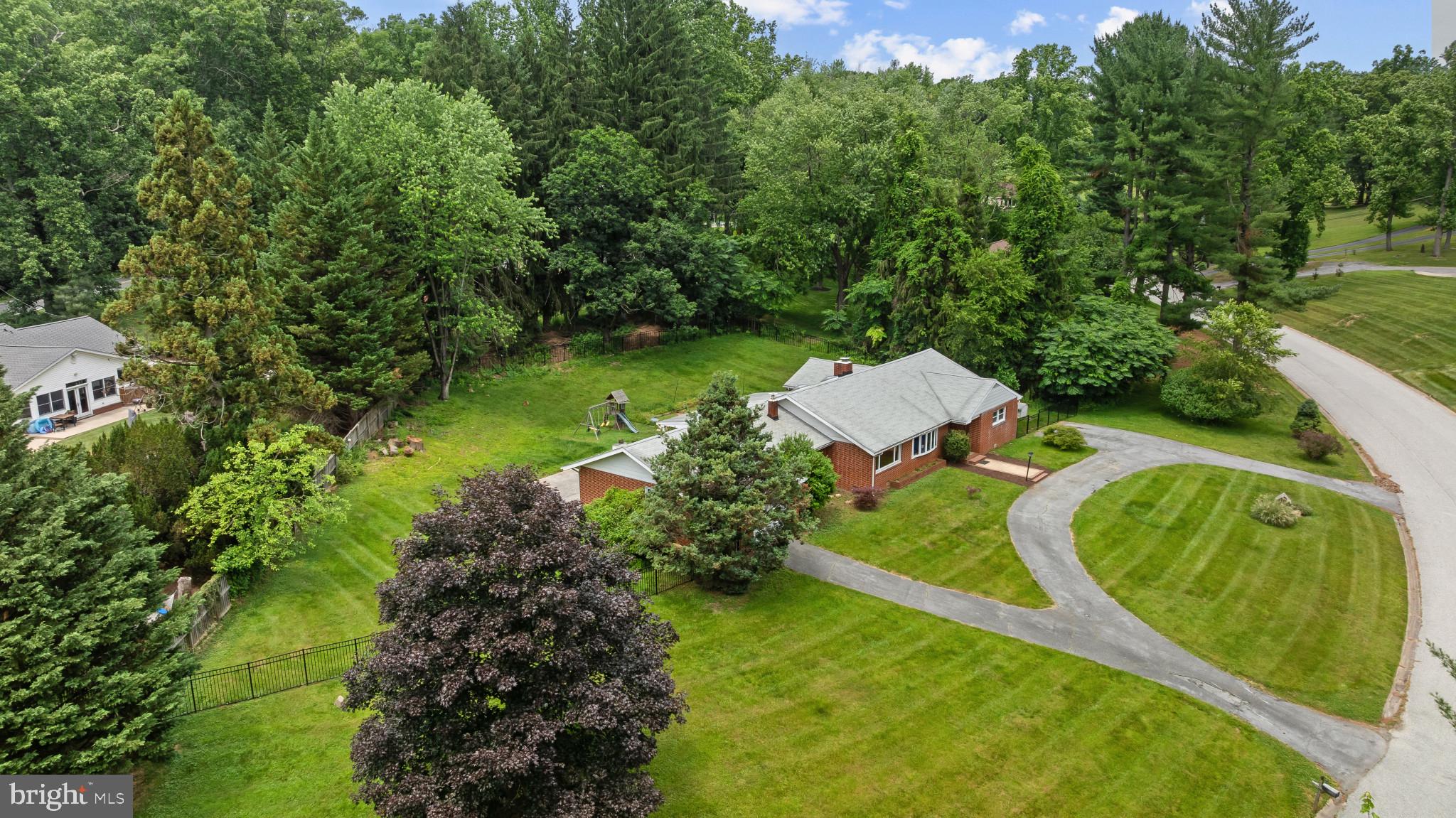 6 RAINBOW COURT