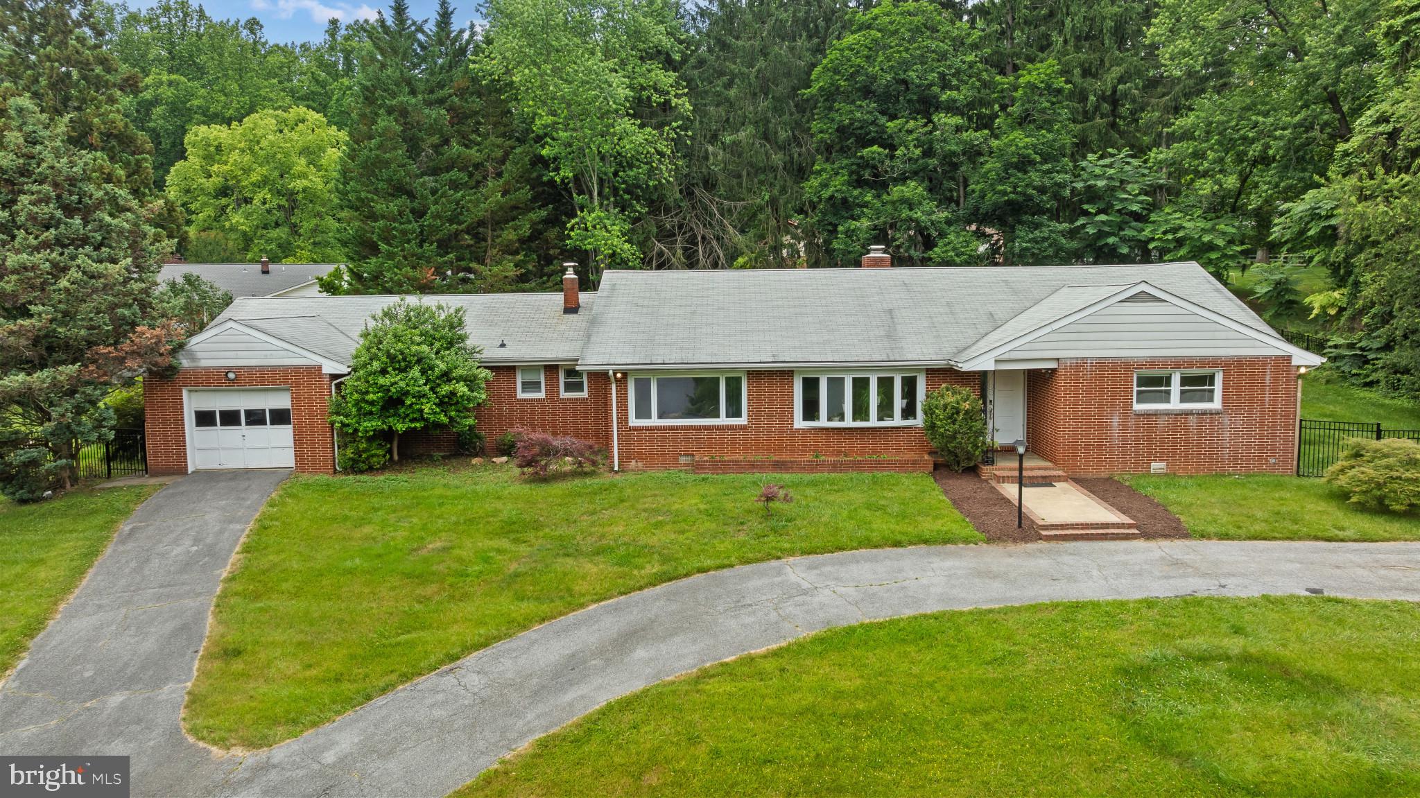 6 RAINBOW COURT