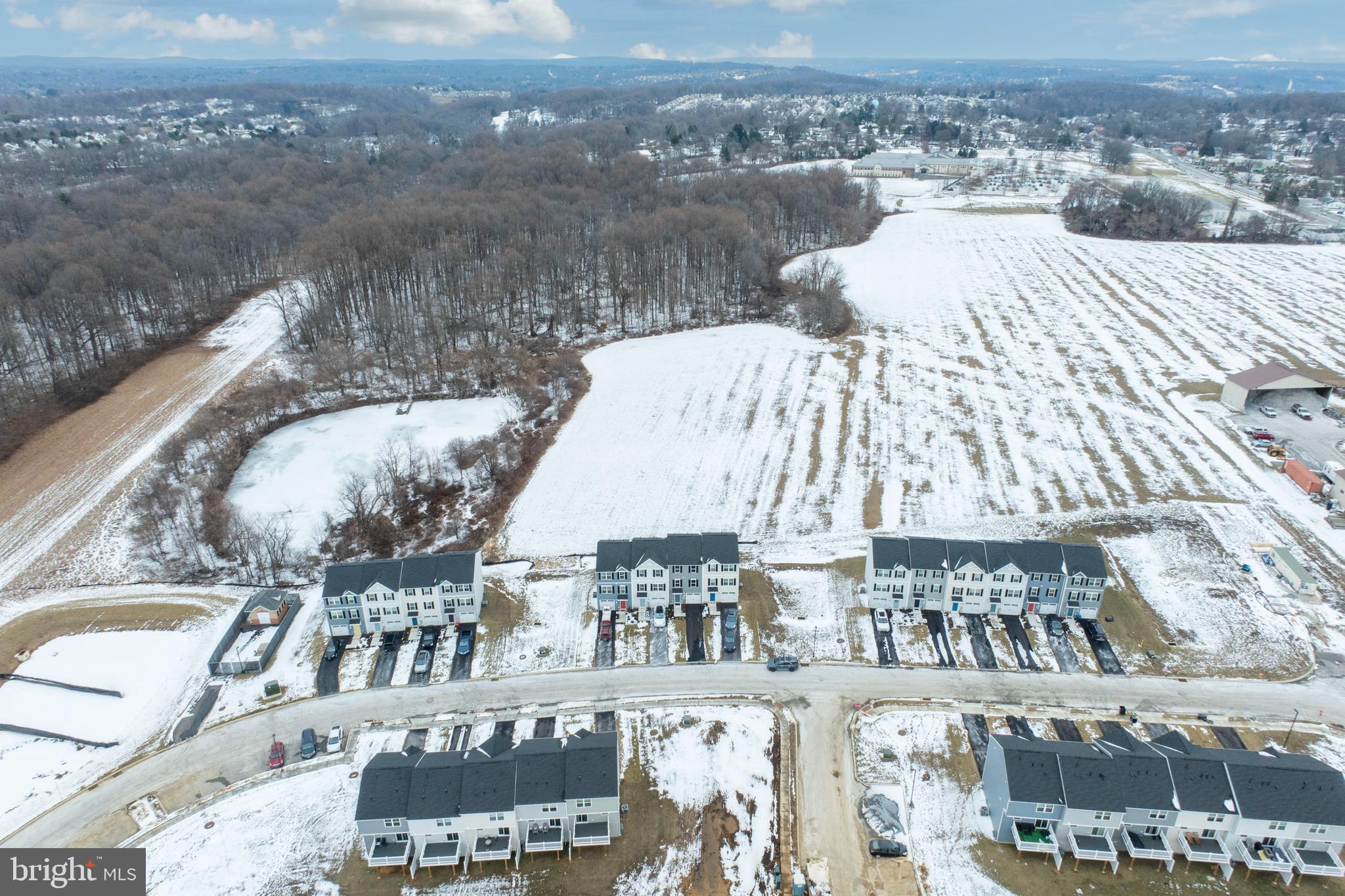 VALLEY SQUARE TOWNS - Residential