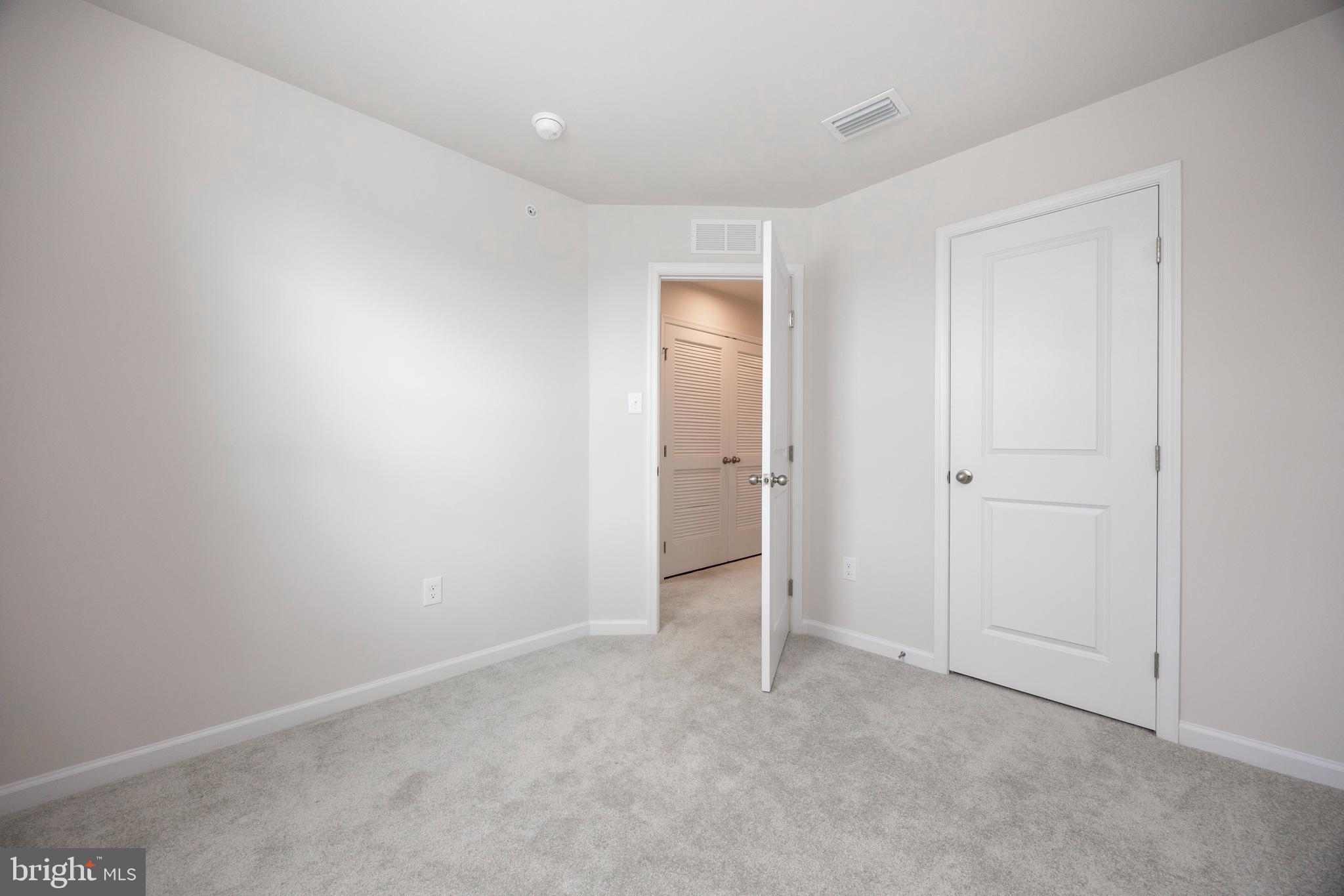 VALLEY SQUARE TOWNS - Residential