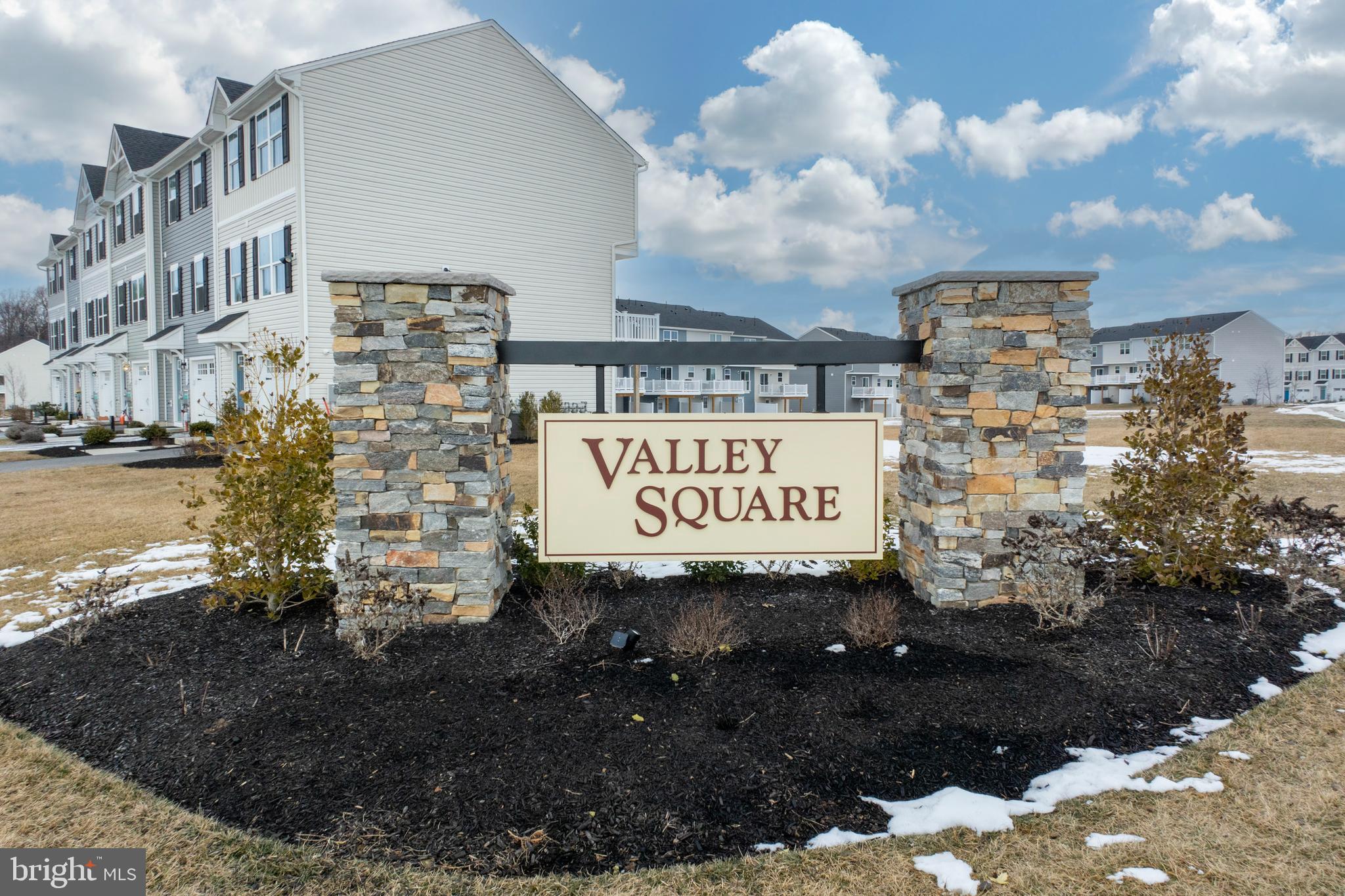 VALLEY SQUARE TOWNS - Residential
