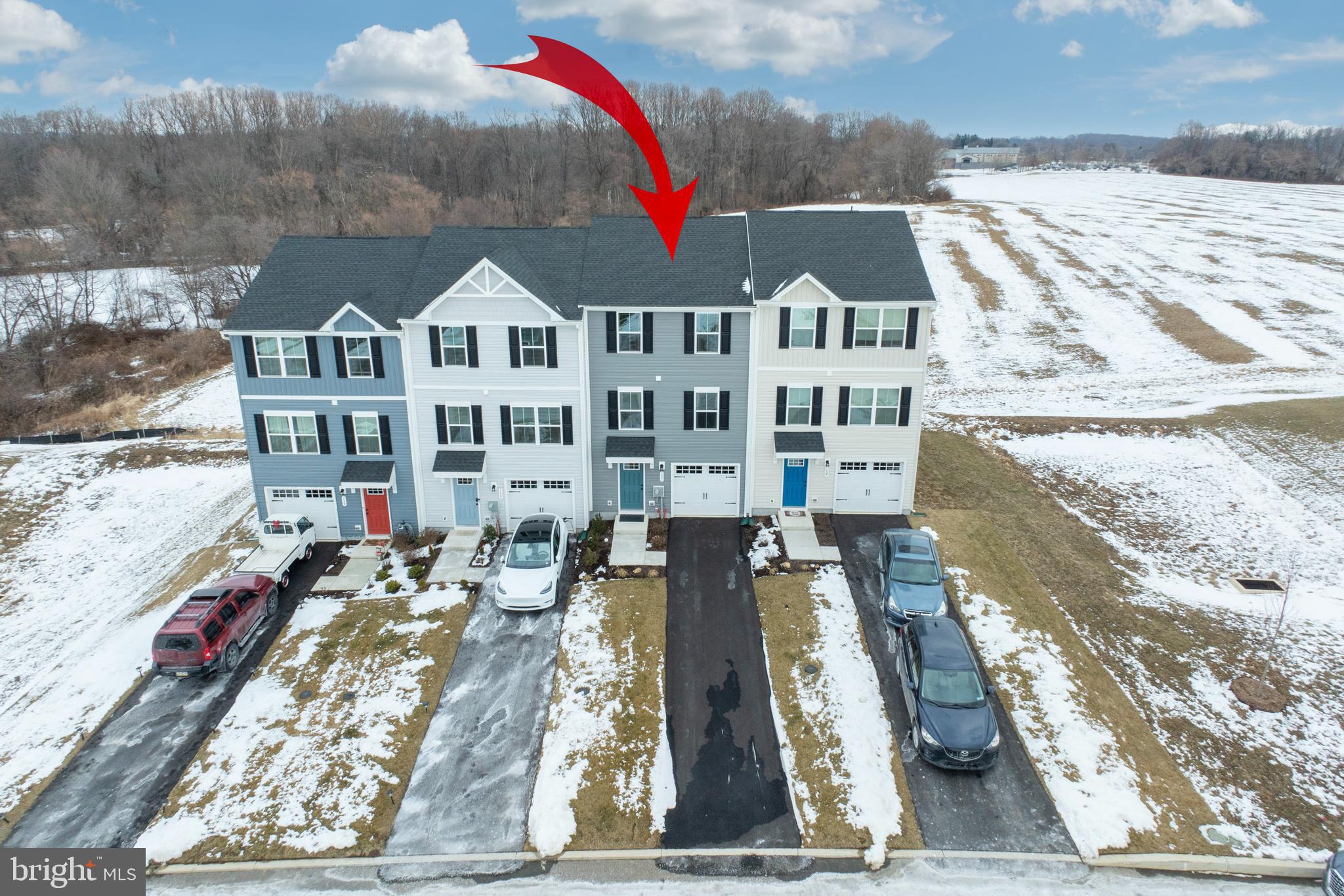 VALLEY SQUARE TOWNS - Residential