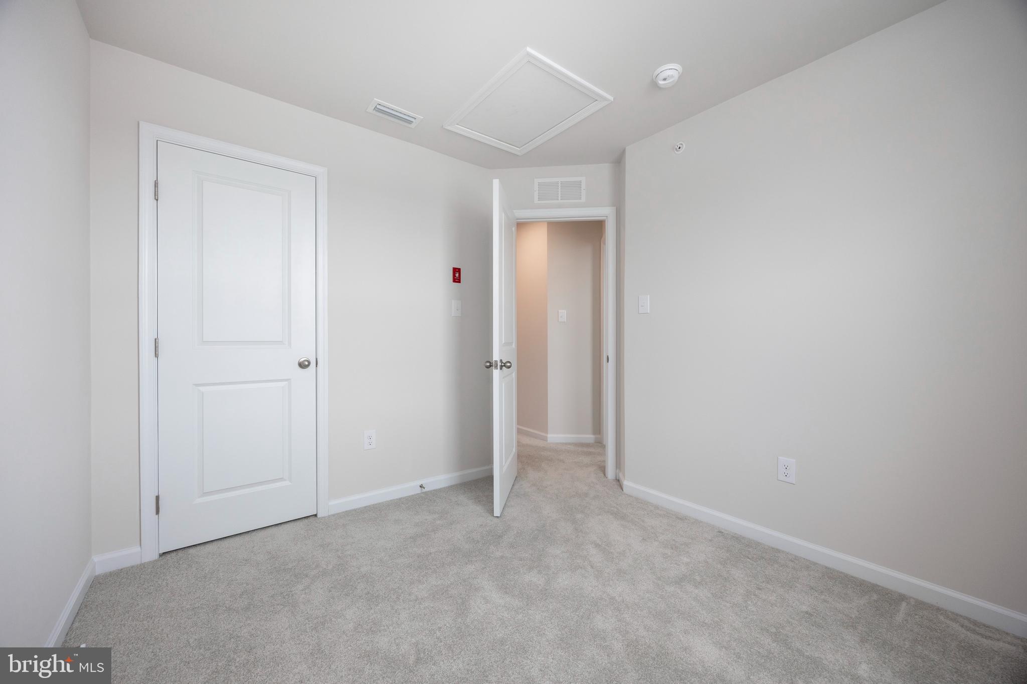 VALLEY SQUARE TOWNS - Residential