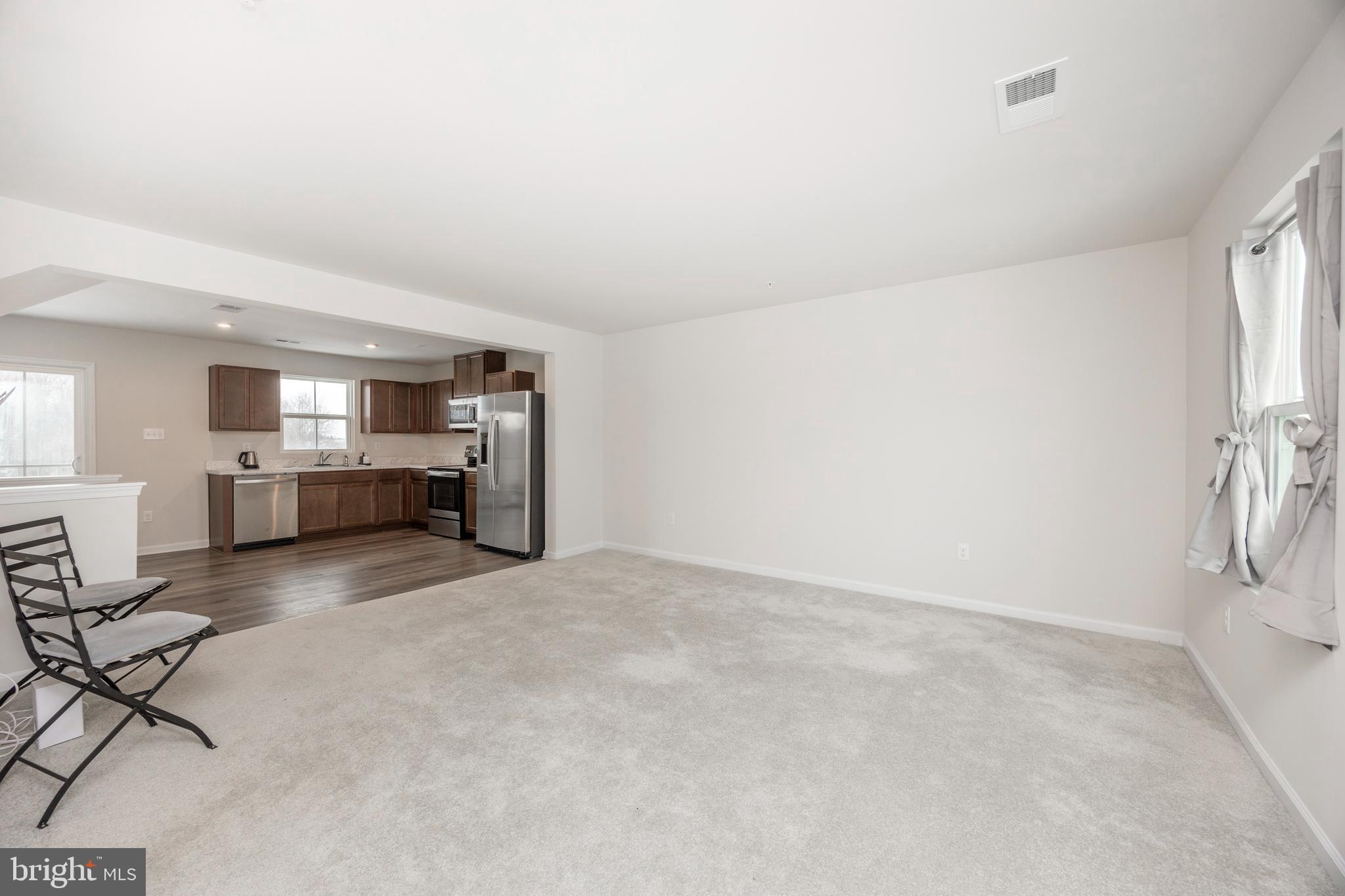 VALLEY SQUARE TOWNS - Residential