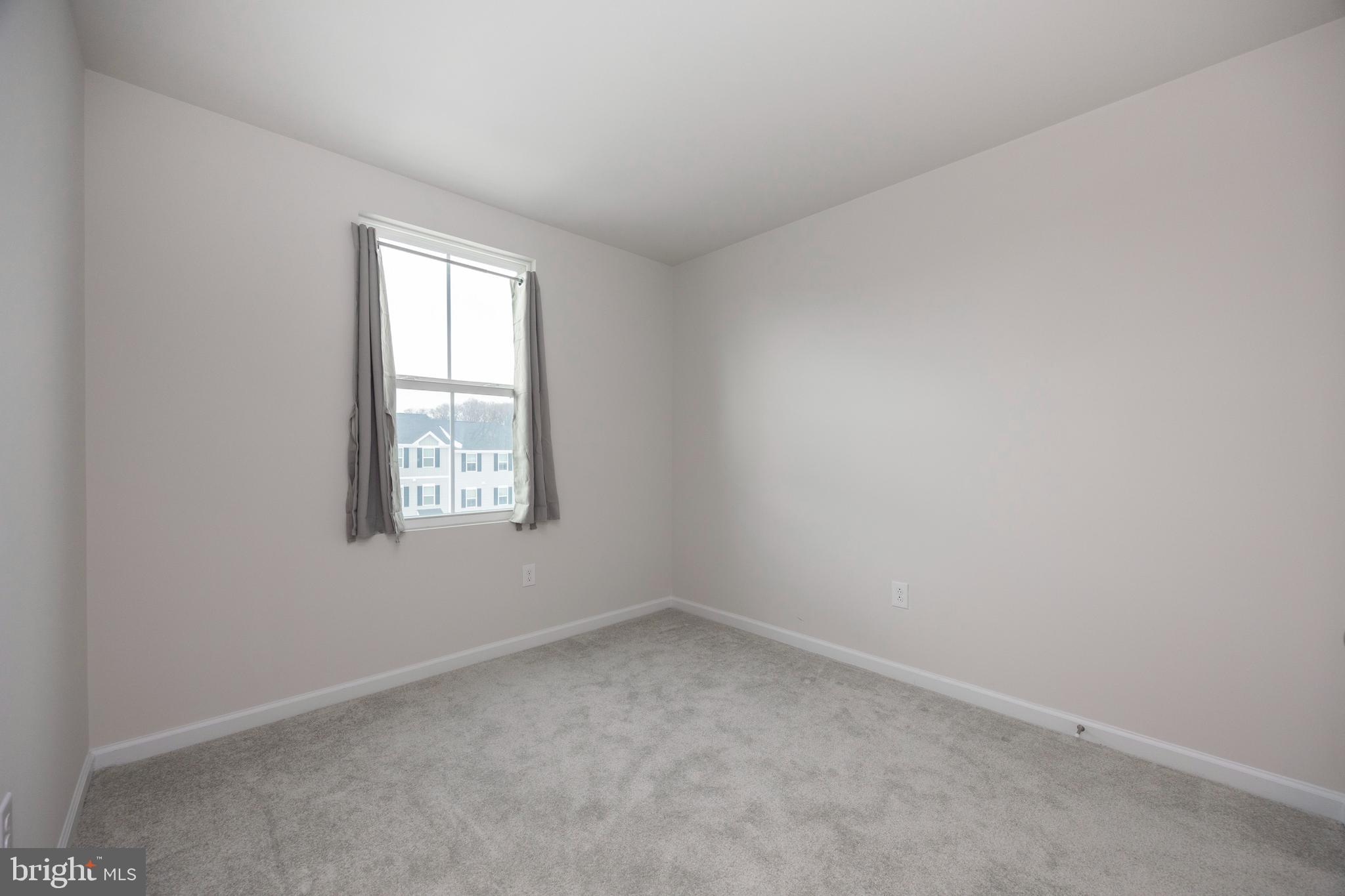 VALLEY SQUARE TOWNS - Residential